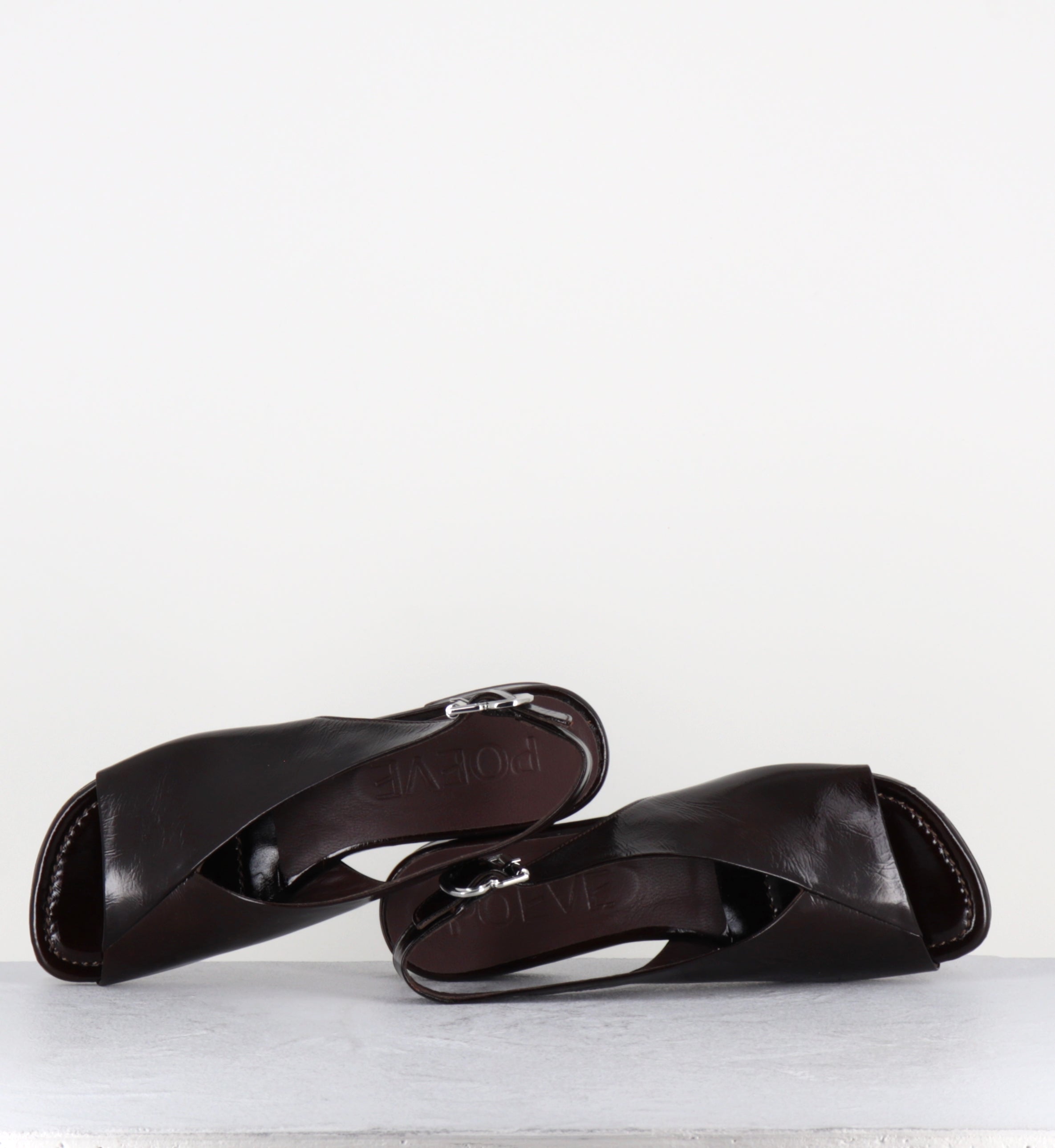 Sandales en cuir vernis marron asymétrique - 10MM22 VENICE MOGANO