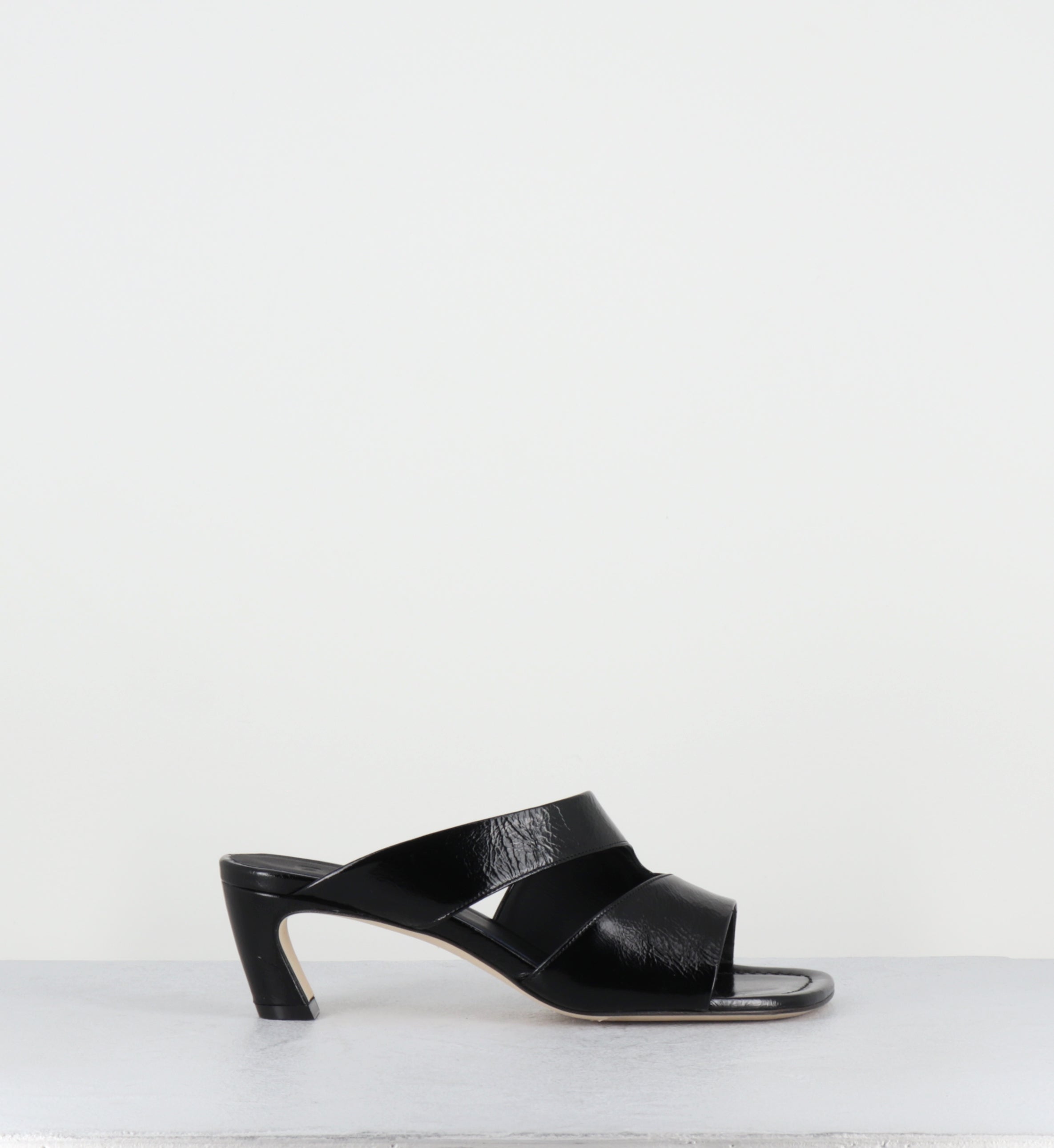 Mules en cuir vernis noir bout carré - DDE26 VENICE NERO