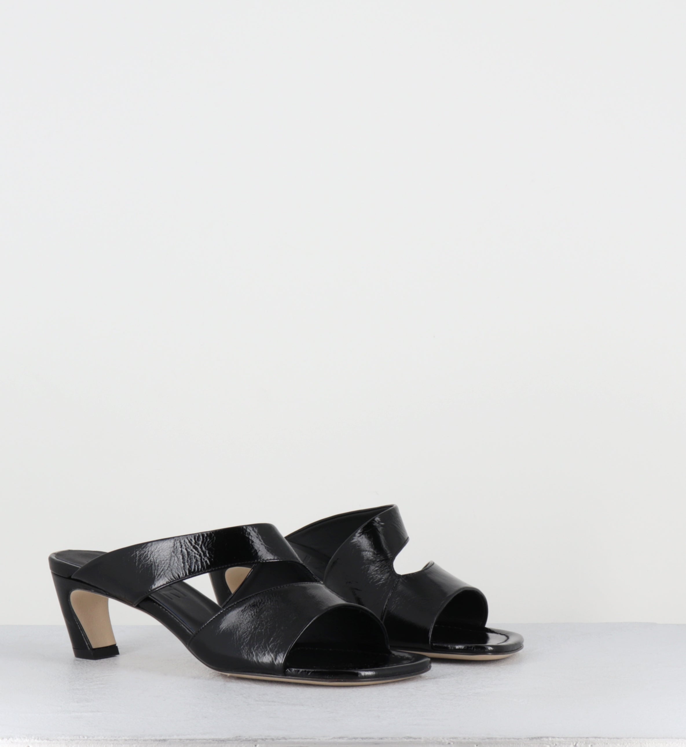 Mules en cuir vernis noir bout carré - DDE26 VENICE NERO