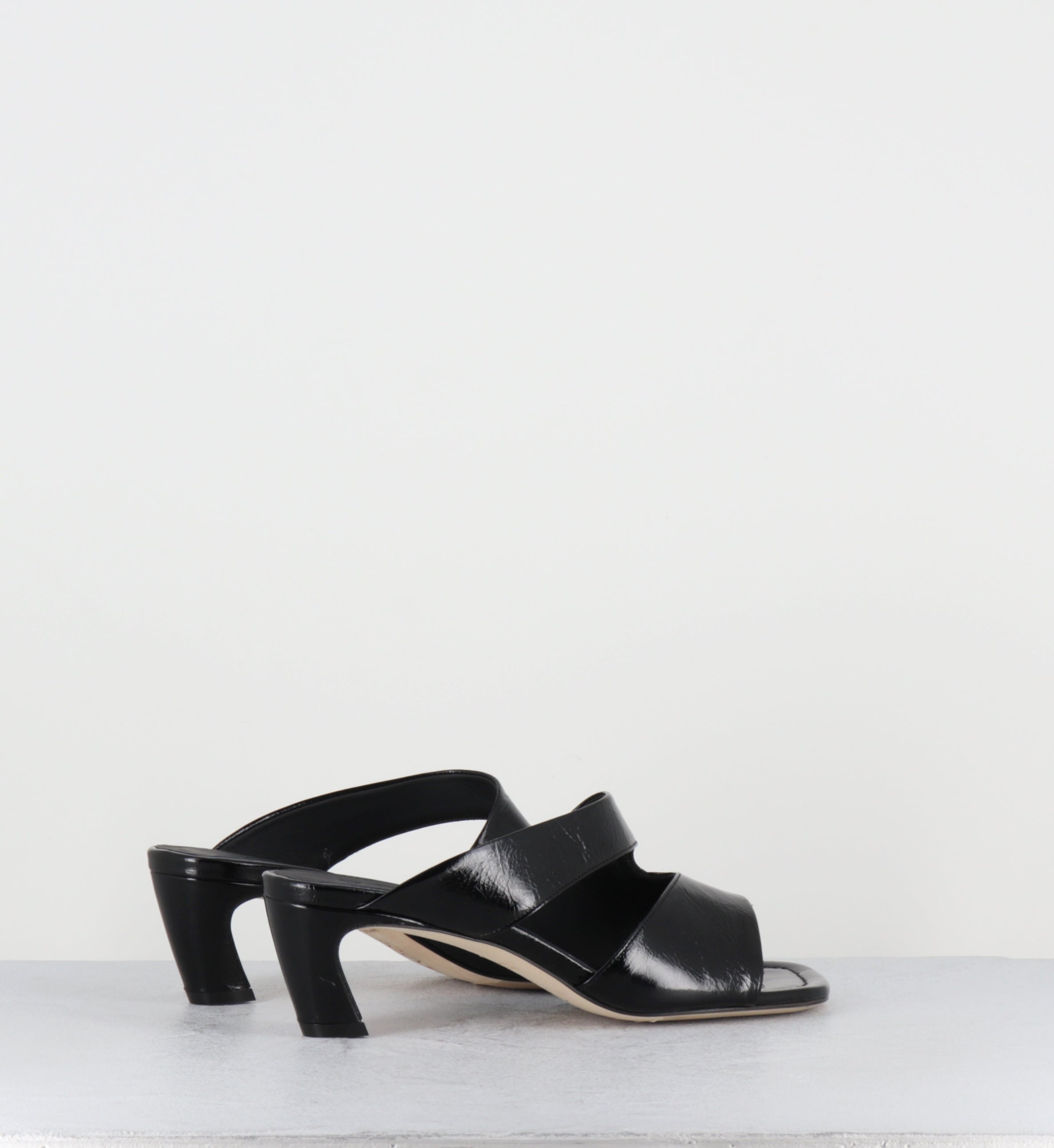 Mules en cuir vernis noir bout carré - DDE26 VENICE NERO