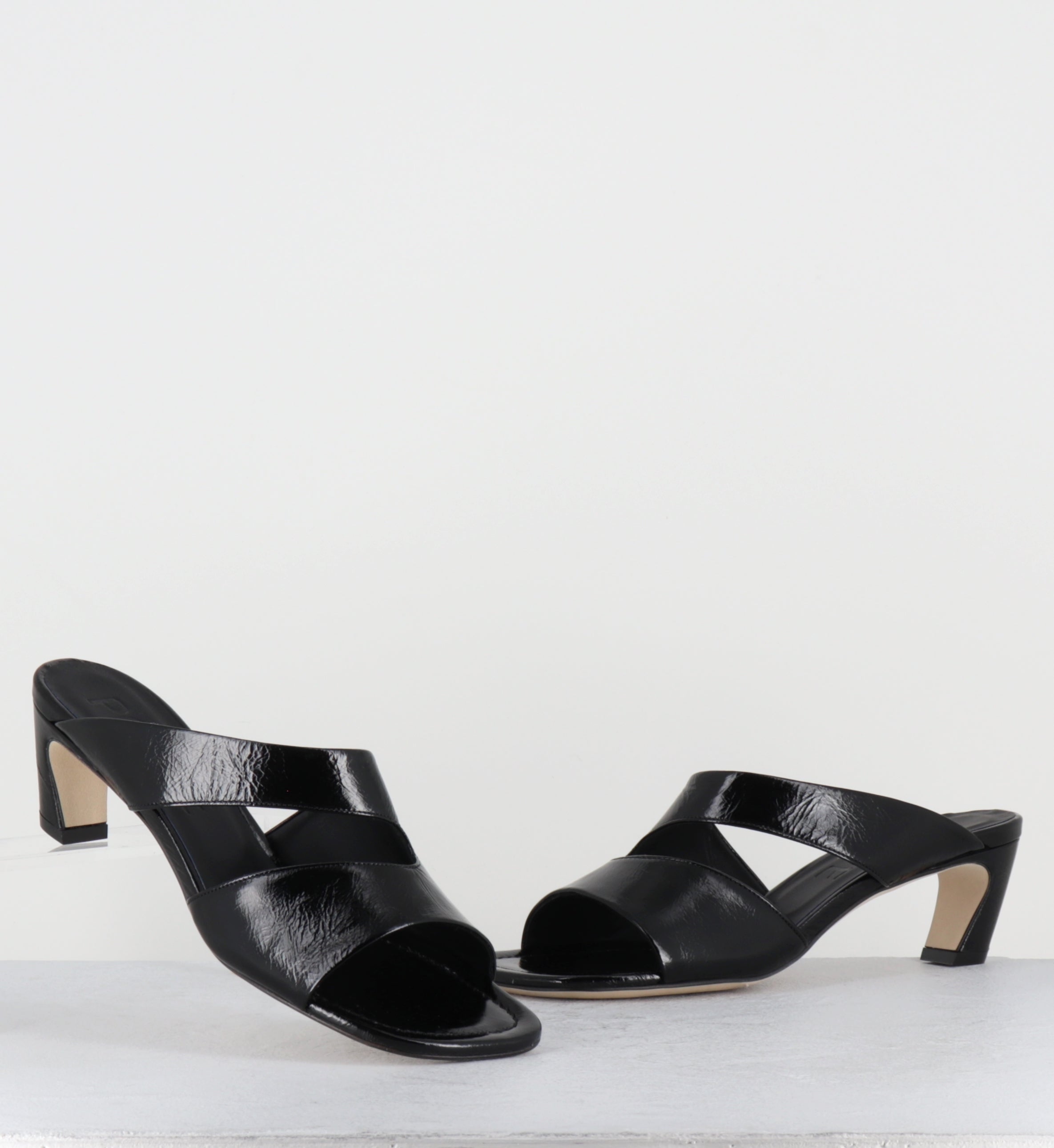 Mules en cuir vernis noir bout carré - DDE26 VENICE NERO