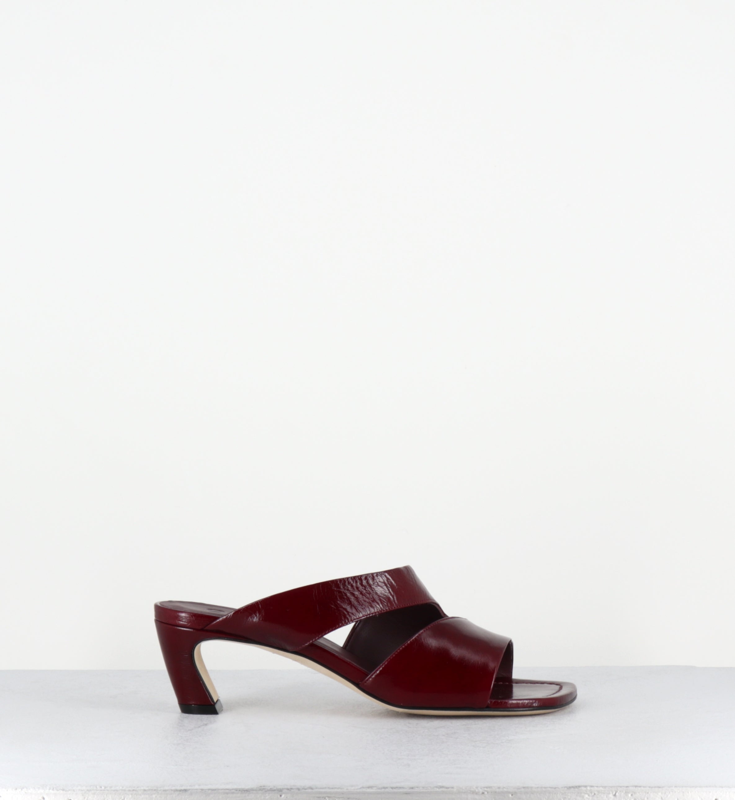 Mules en cuir vernis rouge bout carré - DDE26 VENICE RUBINO