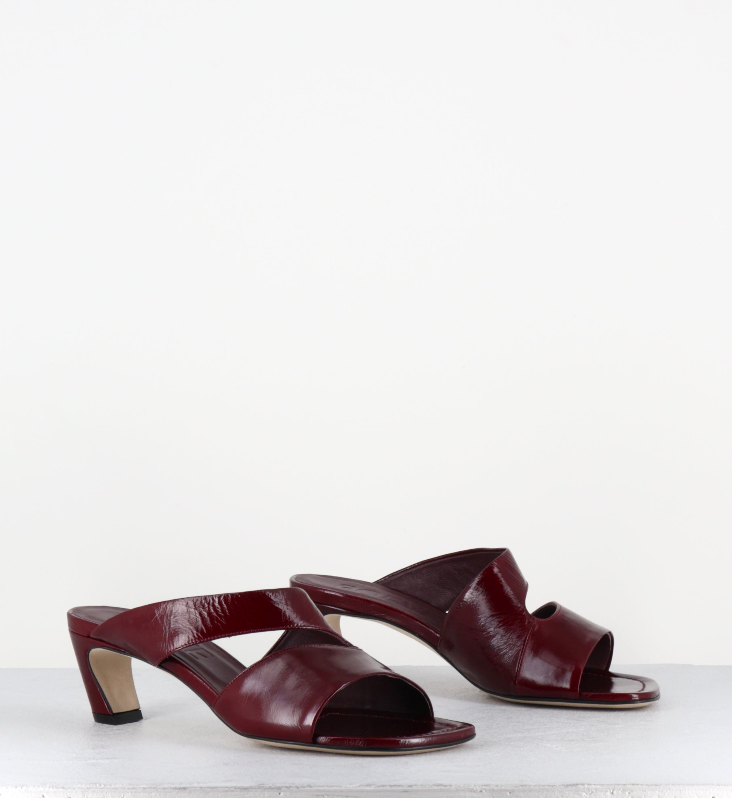 Mules en cuir vernis rouge bout carré - DDE26 VENICE RUBINO