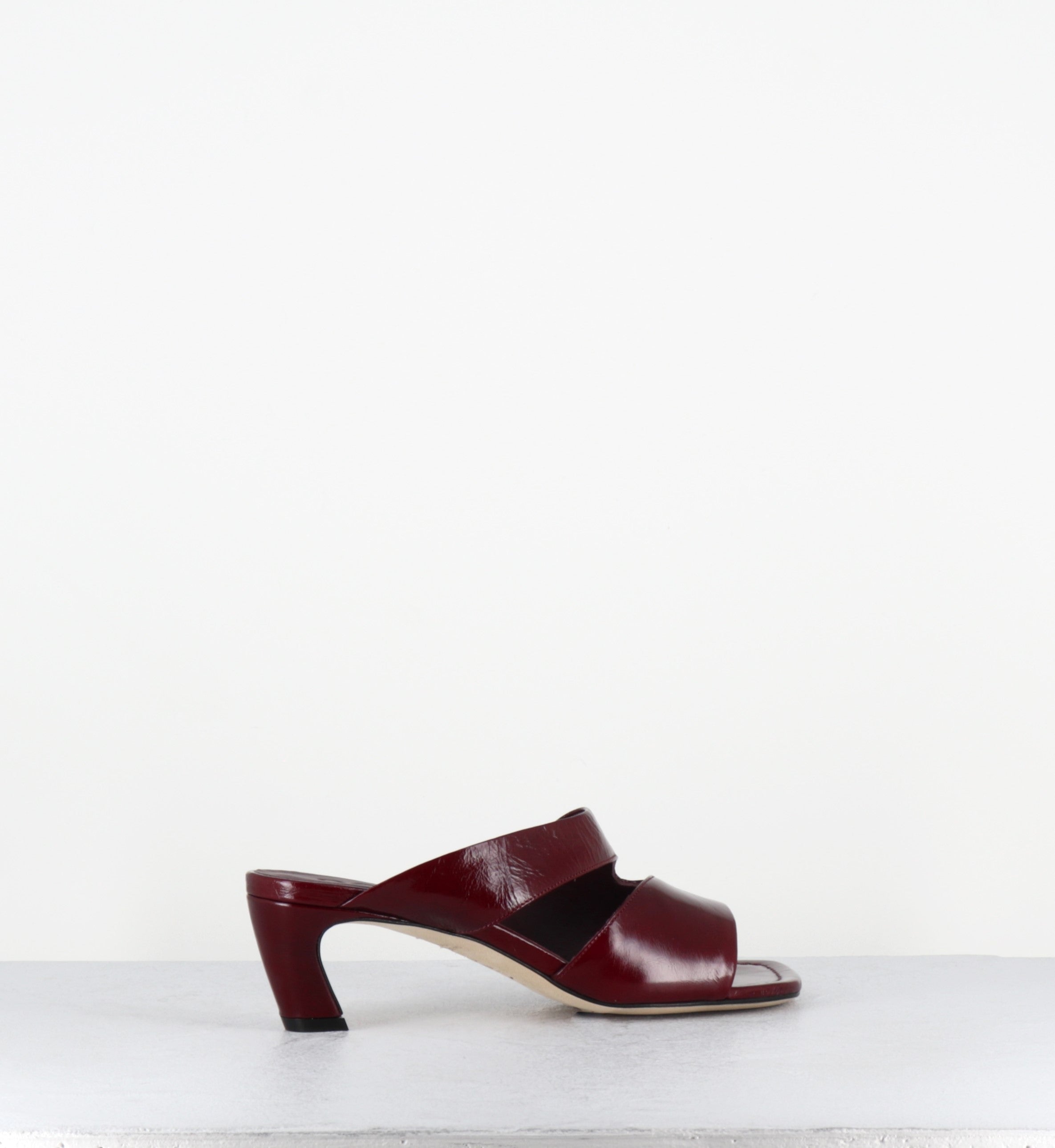Mules en cuir vernis rouge bout carré - DDE26 VENICE RUBINO
