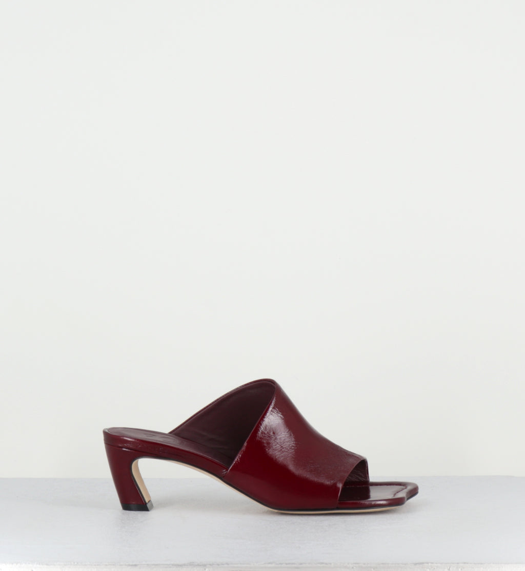 Mules en cuir bordeaux bout anatomique talon virgule - E24 VENICE RUBINO