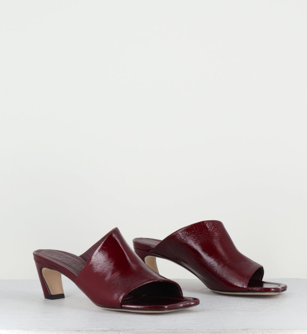 Mules en cuir bordeaux bout anatomique talon virgule - E24 VENICE RUBINO