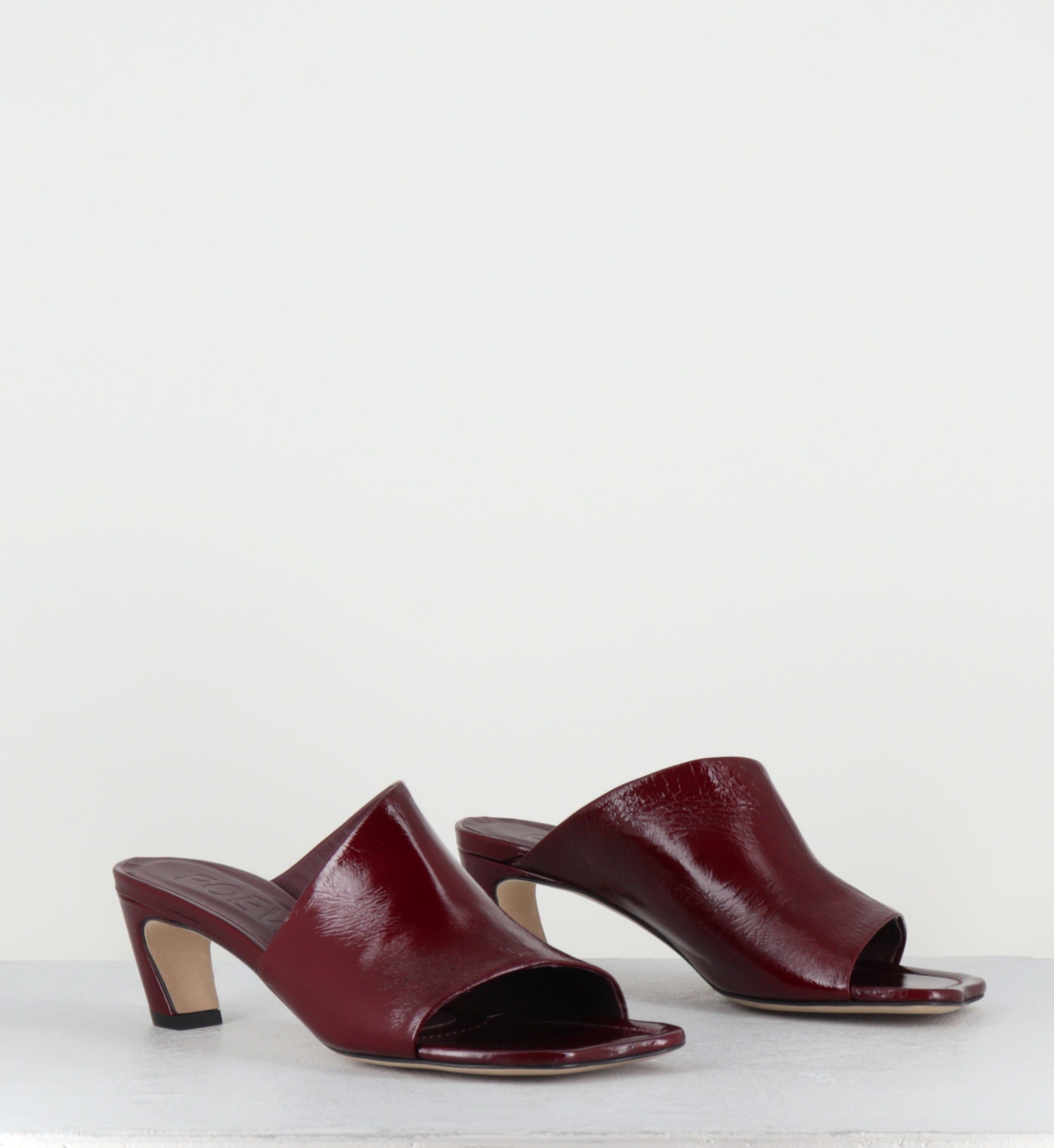 Mules en cuir bordeaux bout anatomique talon virgule - E24 VENICE RUBINO