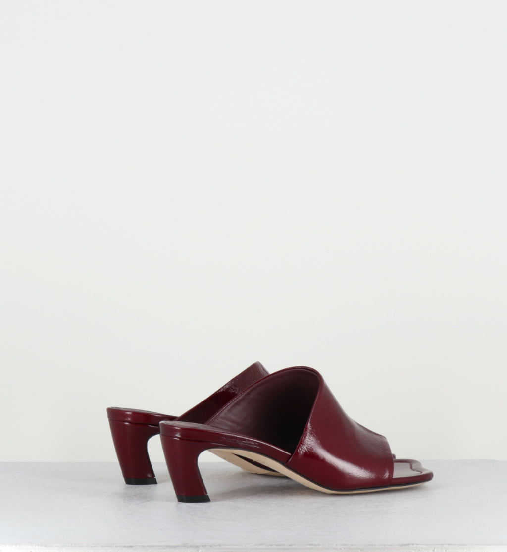 Mules en cuir bordeaux bout anatomique talon virgule - E24 VENICE RUBINO