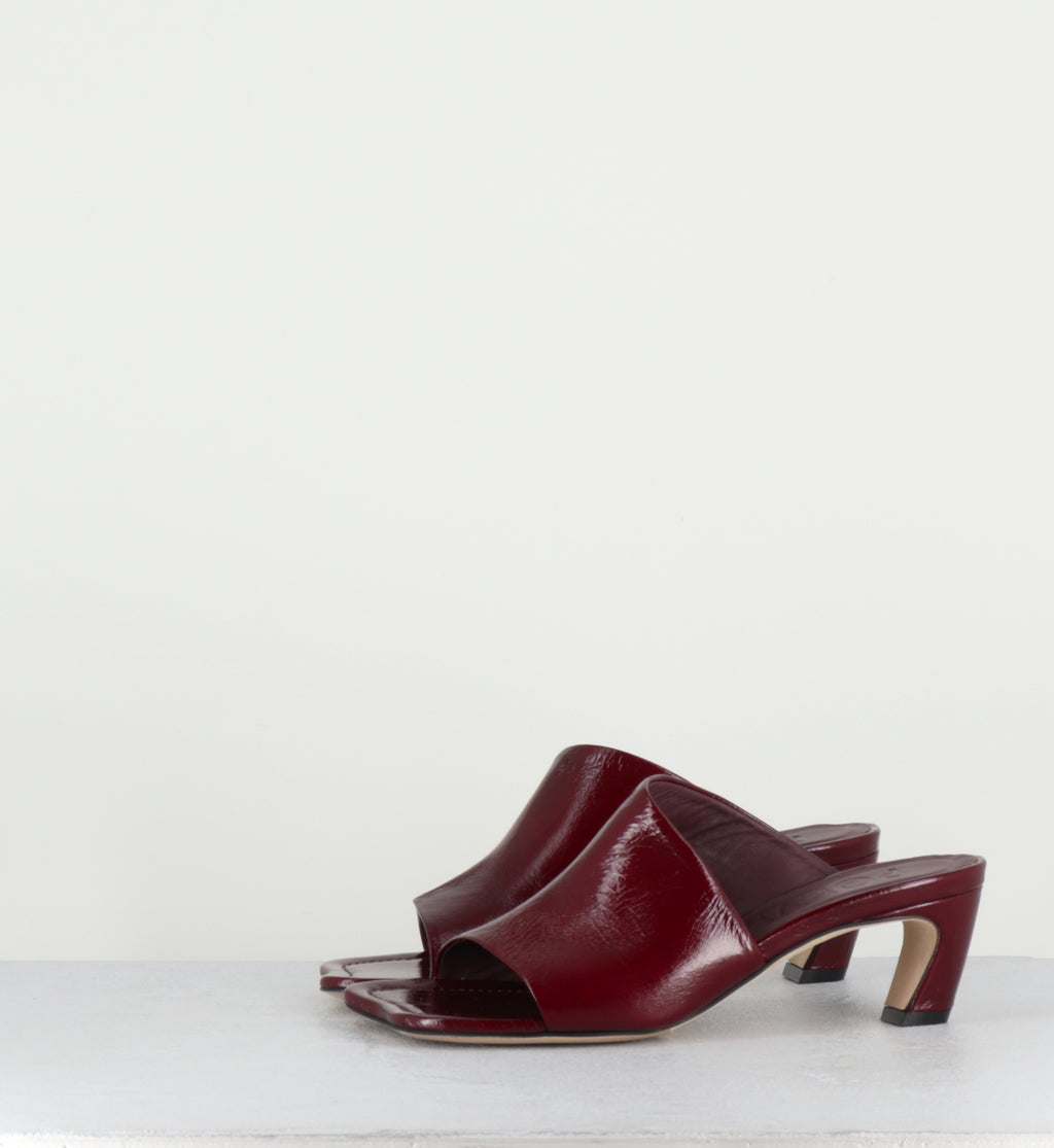 Mules en cuir bordeaux bout anatomique talon virgule - E24 VENICE RUBINO