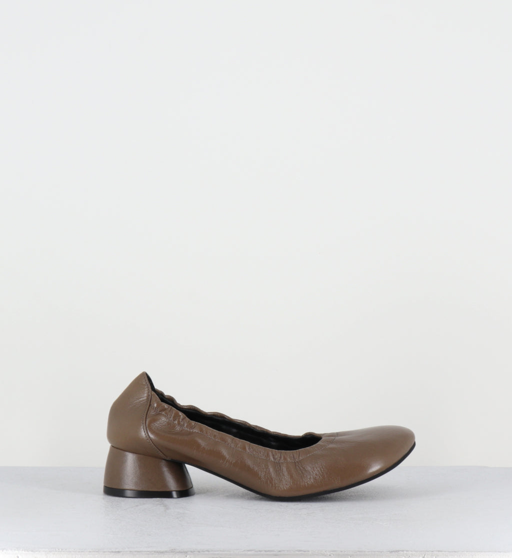Escarpins petit talon cuir khaki - LH10M VENICE POIVRE
