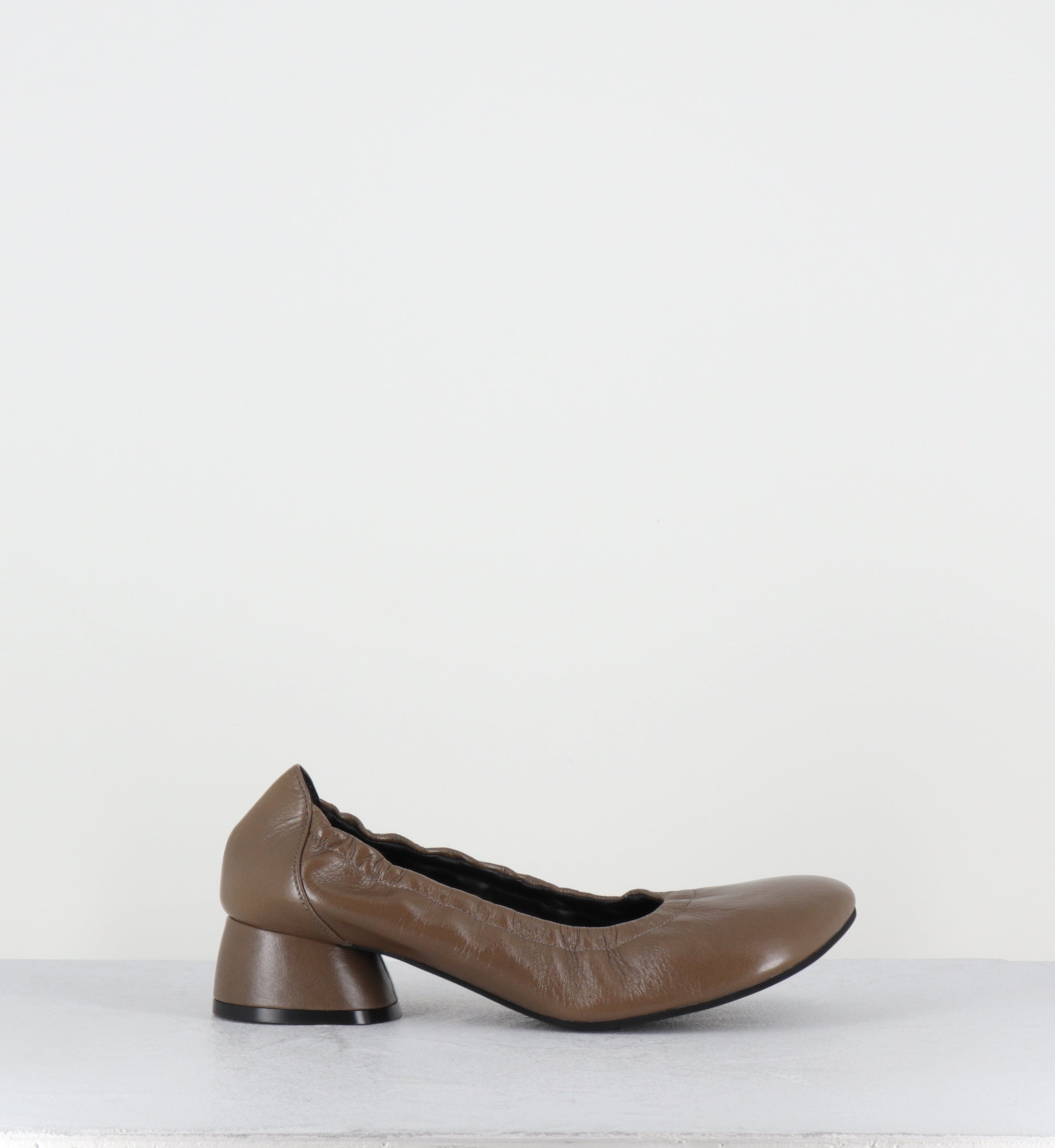 Escarpins petit talon cuir khaki - LH10M VENICE POIVRE