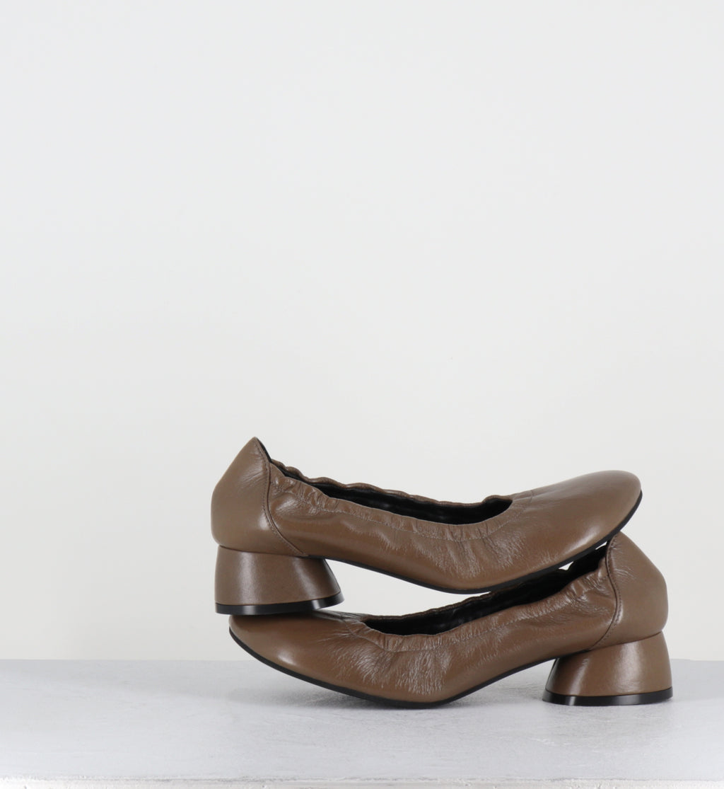 Escarpins petit talon cuir khaki - LH10M VENICE POIVRE