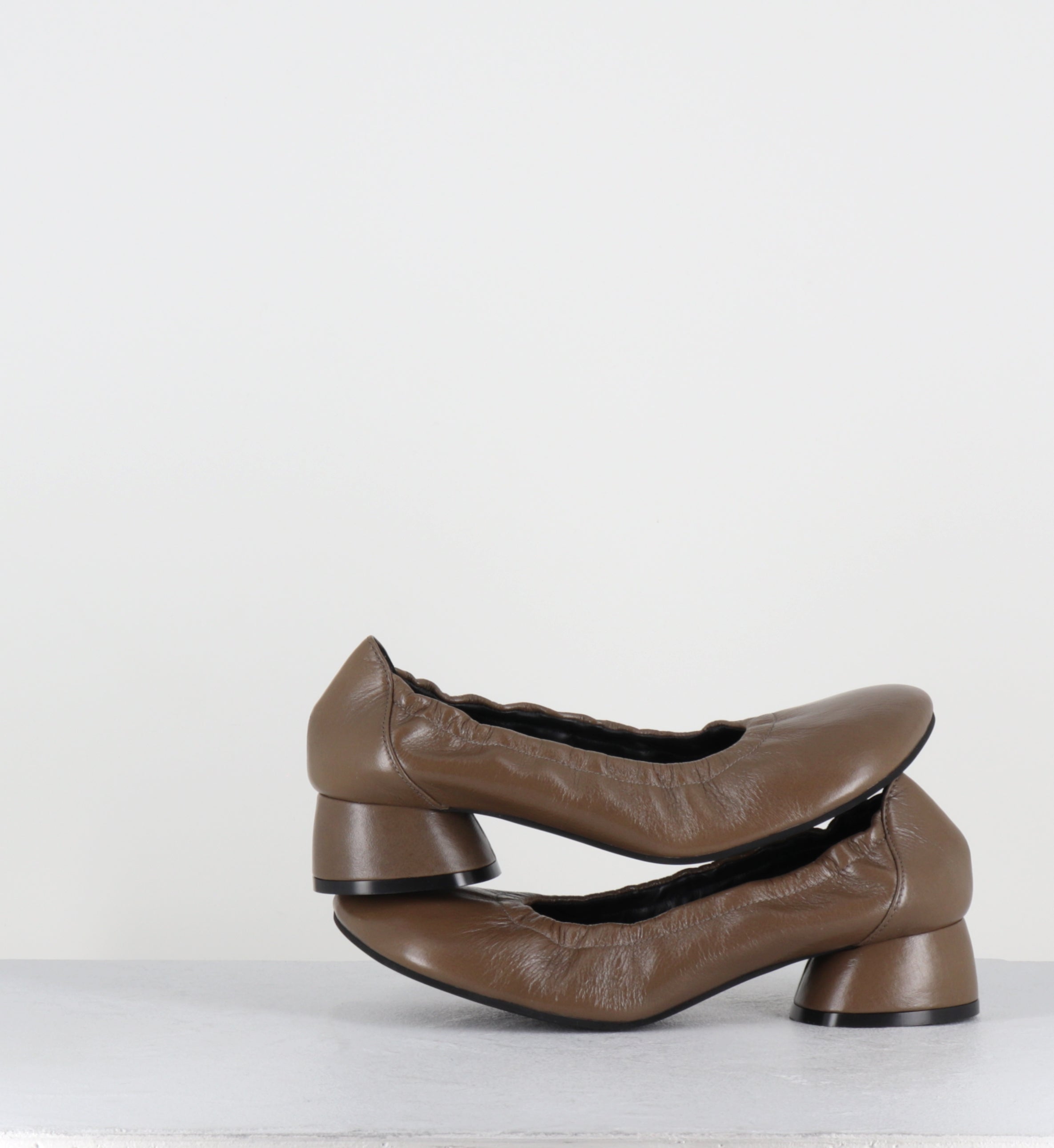 Escarpins petit talon cuir khaki - LH10M VENICE POIVRE