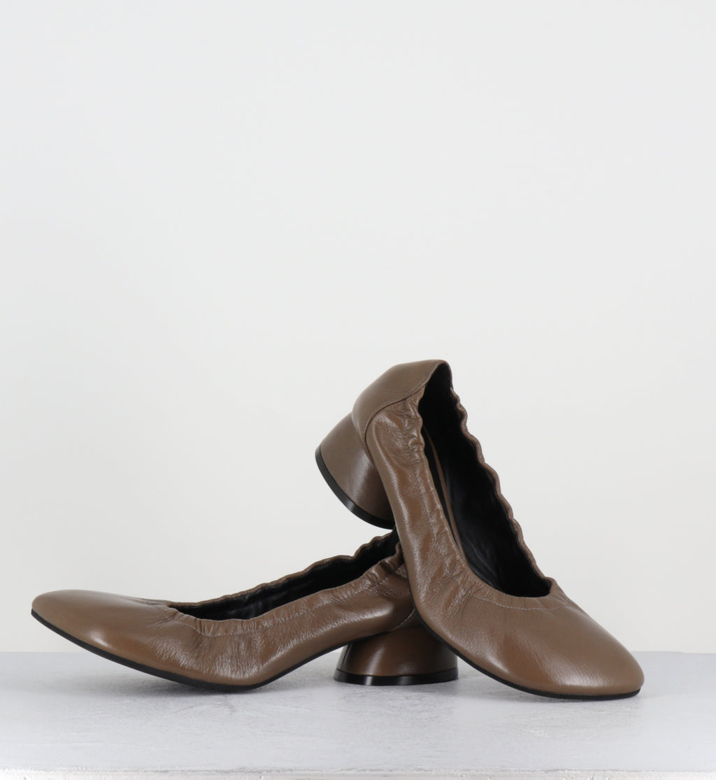 Escarpins petit talon cuir khaki - LH10M VENICE POIVRE