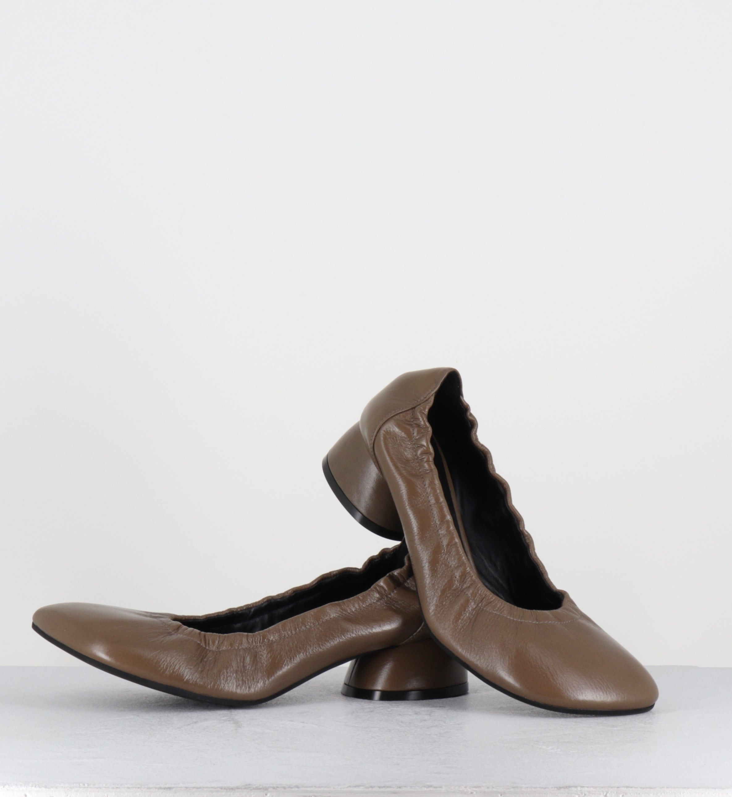 Escarpins petit talon cuir khaki - LH10M VENICE POIVRE