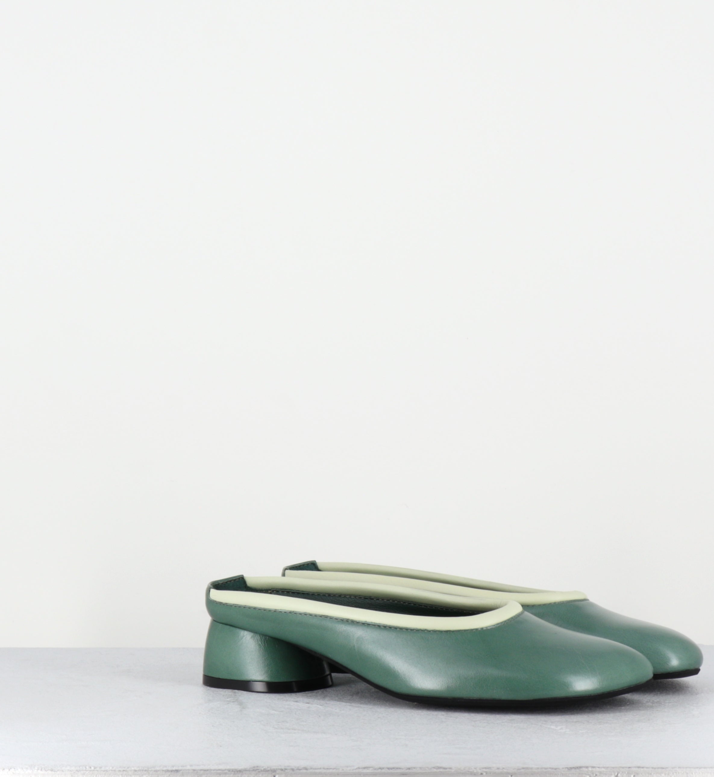 Mules en cuir vert amande petit talon - LH14 PATHOS GINEPRO
