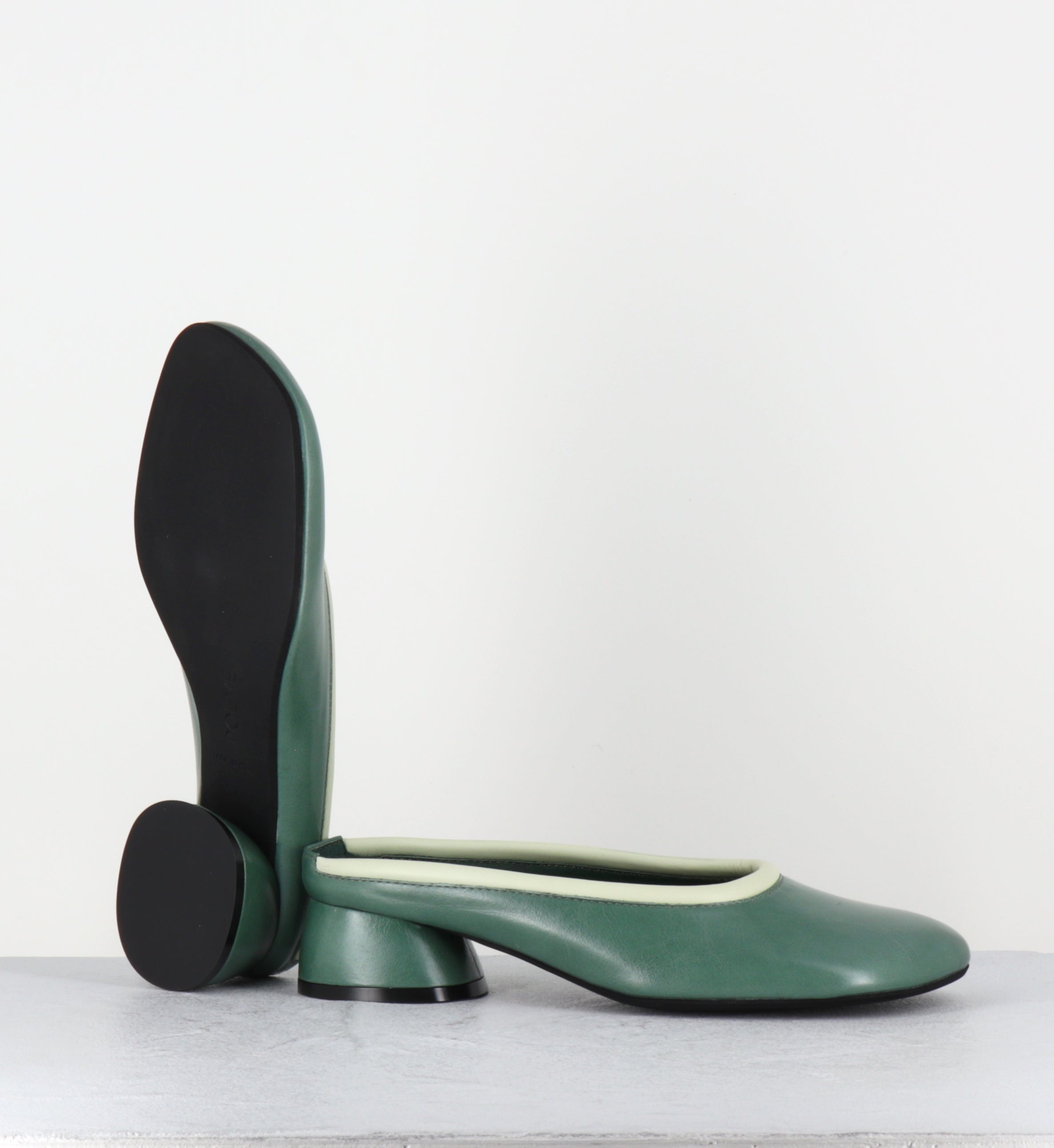 Mules en cuir vert amande petit talon - LH14 PATHOS GINEPRO