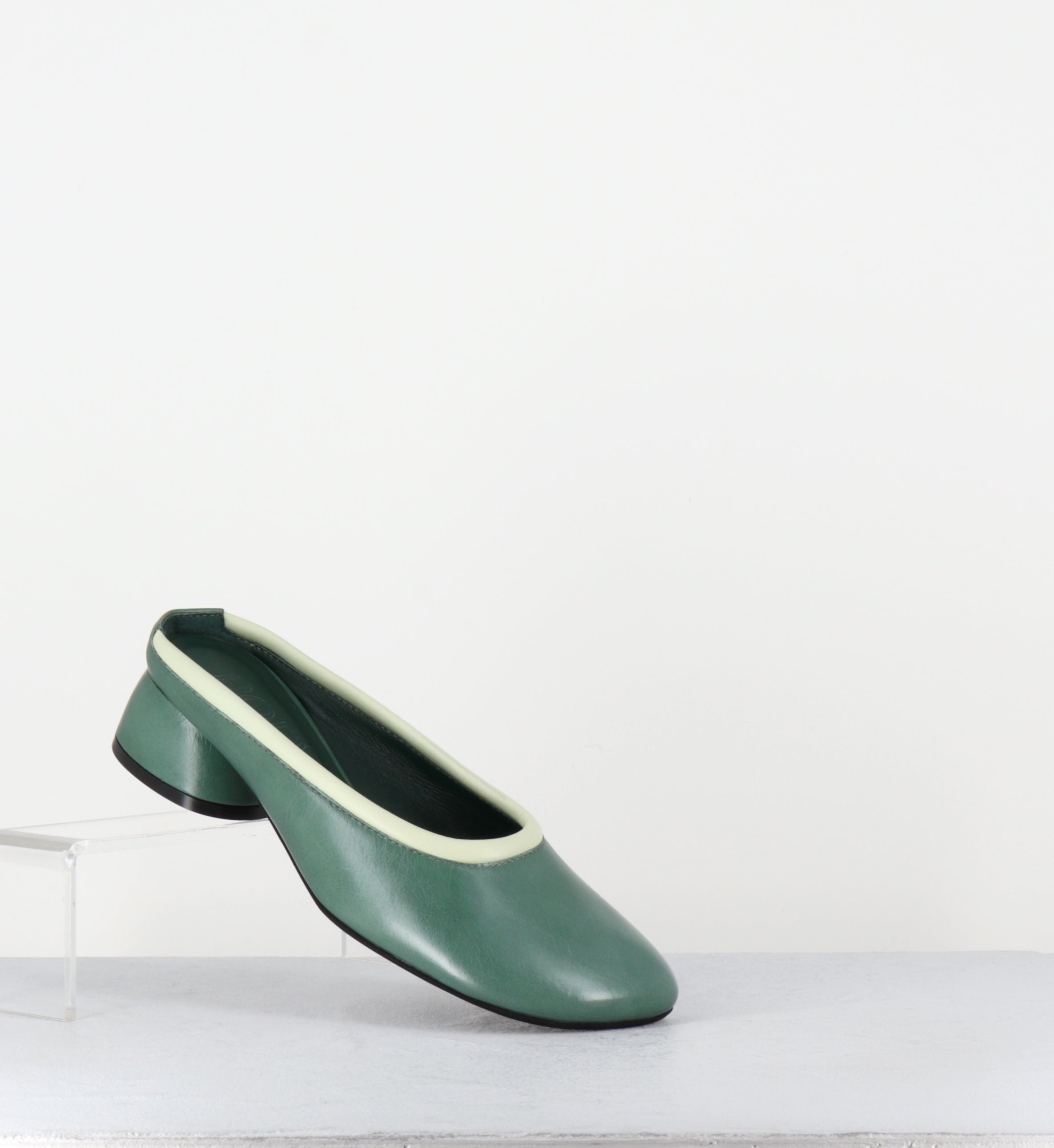 Mules en cuir vert amande petit talon - LH14 PATHOS GINEPRO