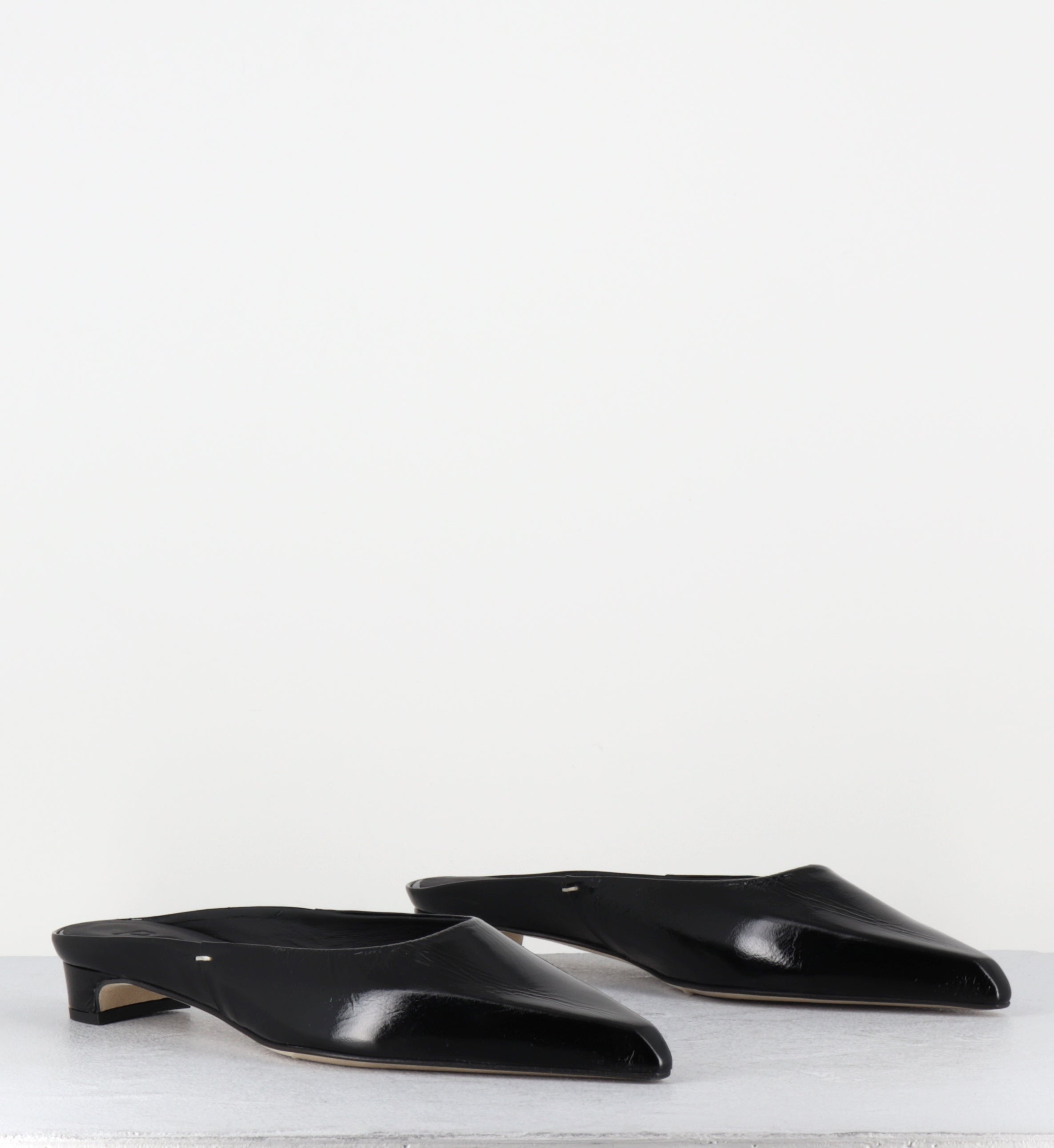 Mules bout pointu en cuir vernis noir petit talon - OF52 VENICE NERO