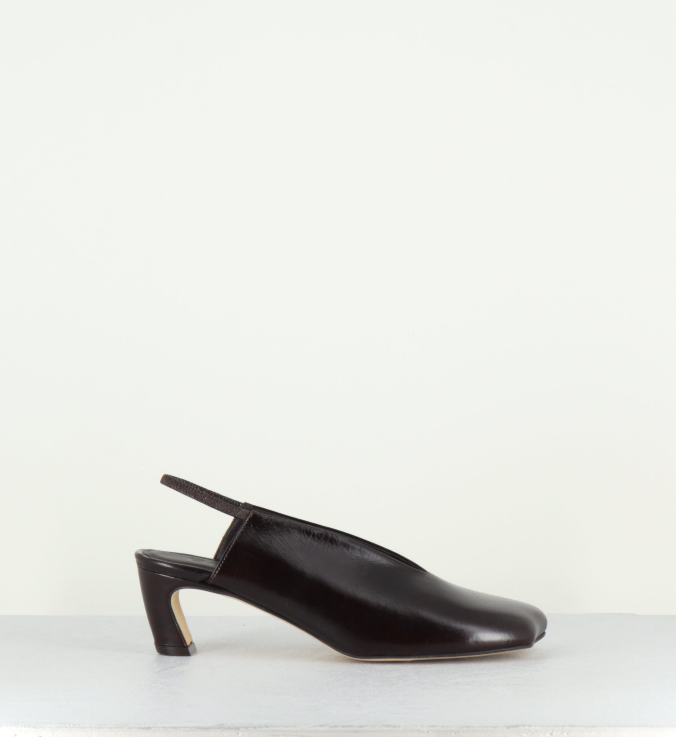 Slingback en cuir marron bout anatomique petit talon - TEL44 NAPPA MOGANO