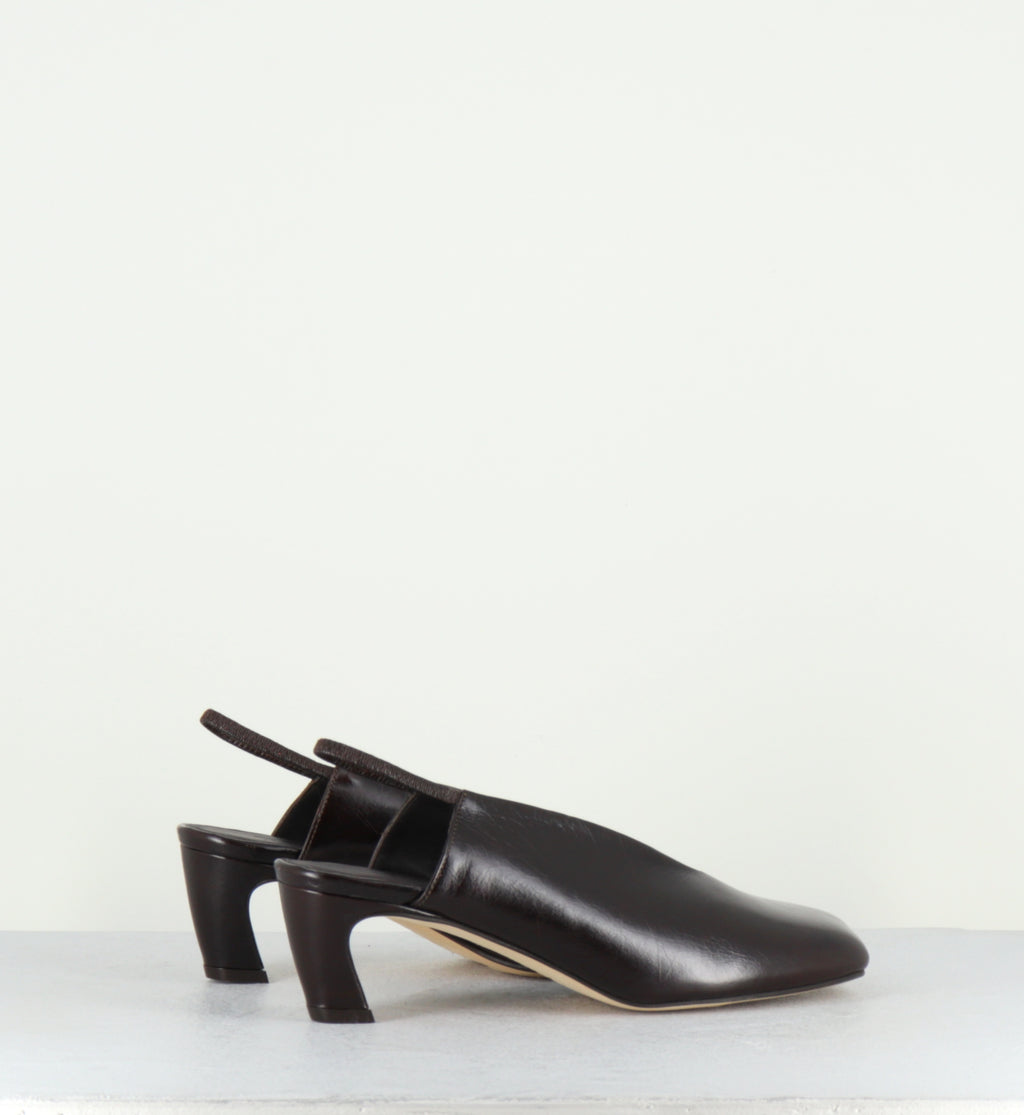 Slingback en cuir marron bout anatomique petit talon - TEL44 NAPPA MOGANO