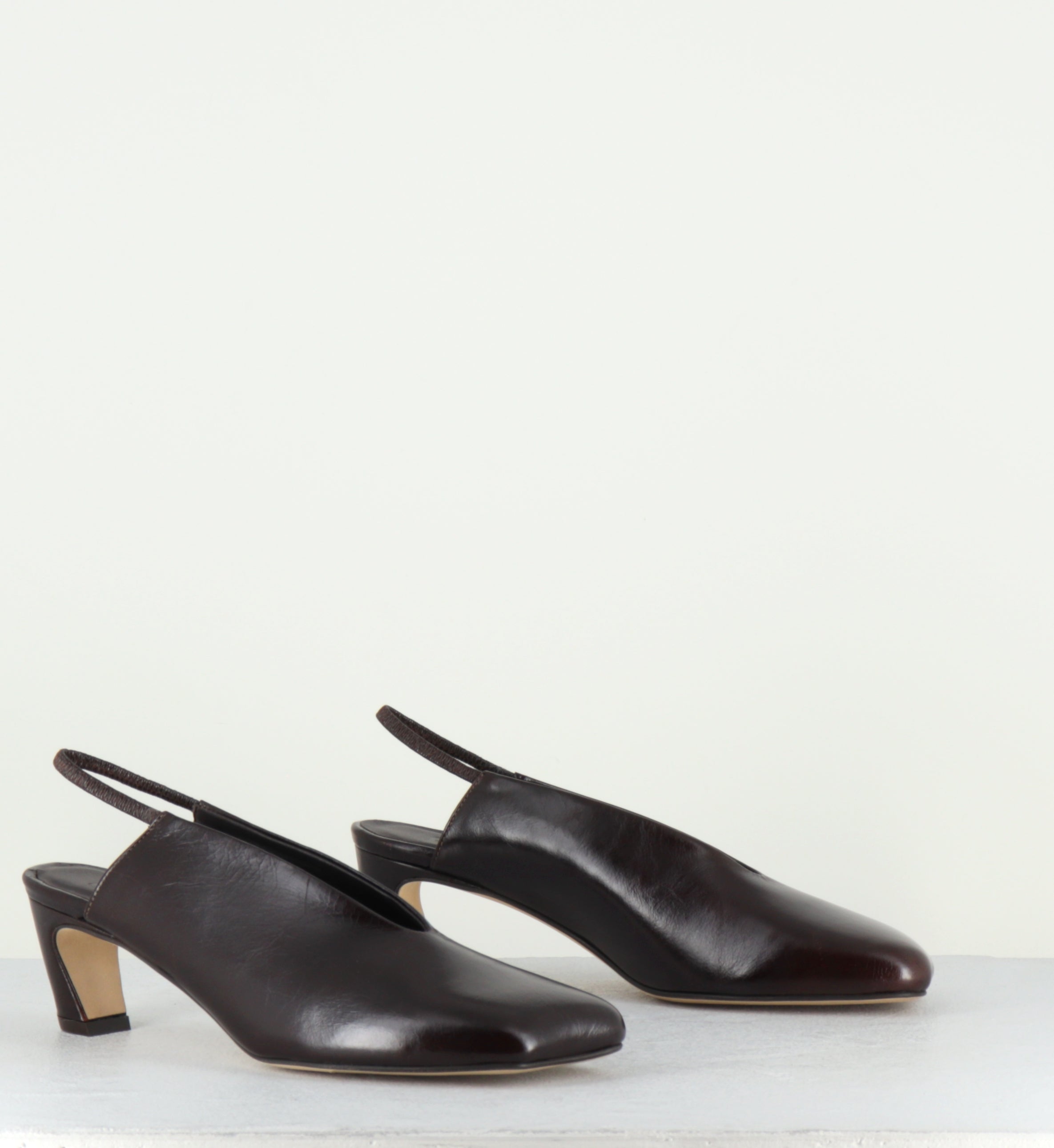 Slingback en cuir marron bout anatomique petit talon - TEL44 NAPPA MOGANO