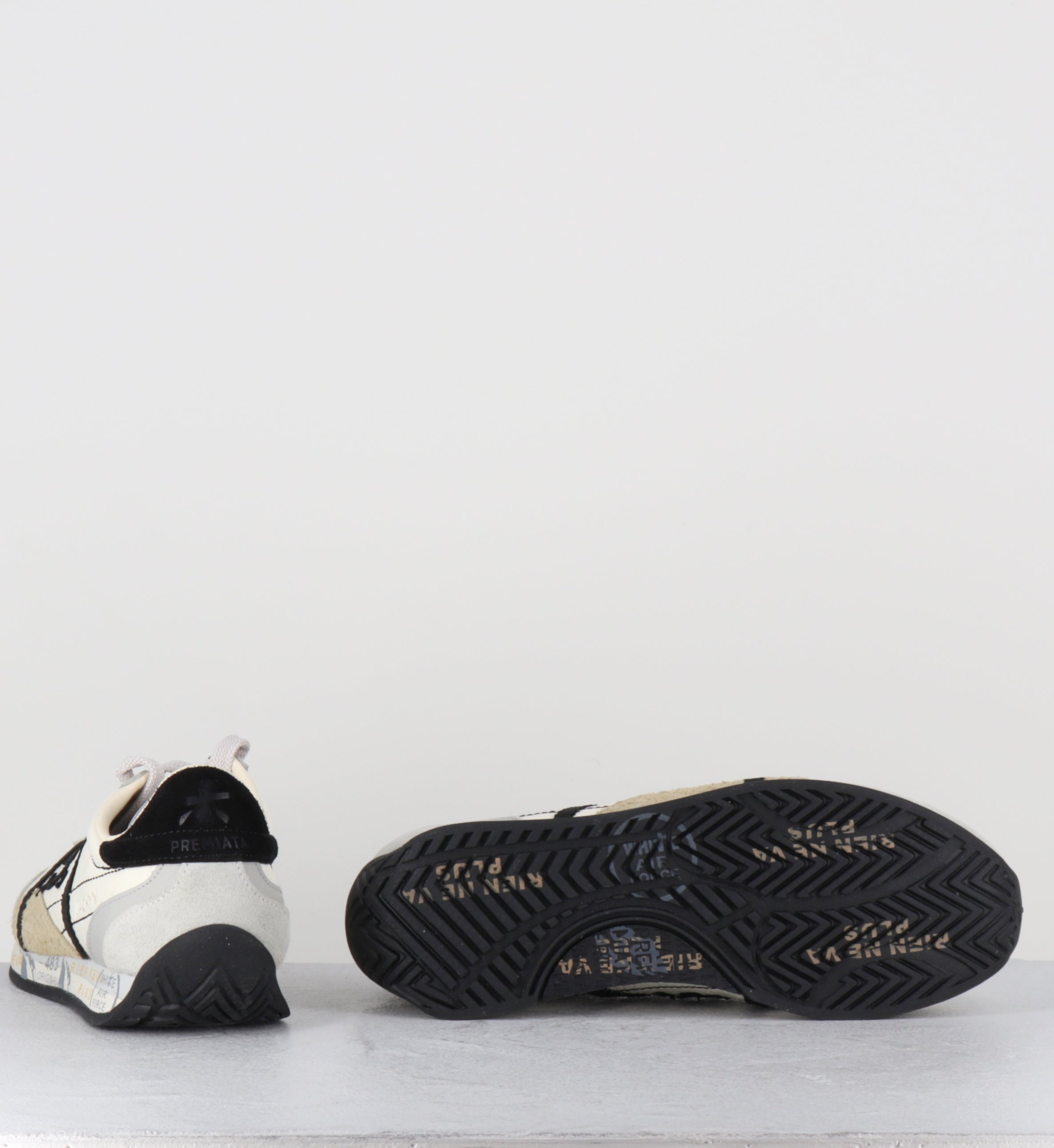 Sneakers en cuir blanc et noir - JACKYX25D 8222