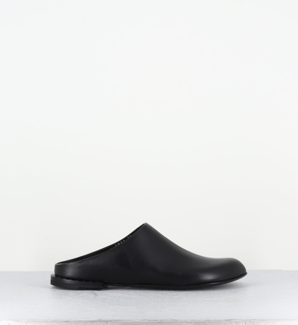 Mules en cuir noir plates - M6944 GARDA NERO
