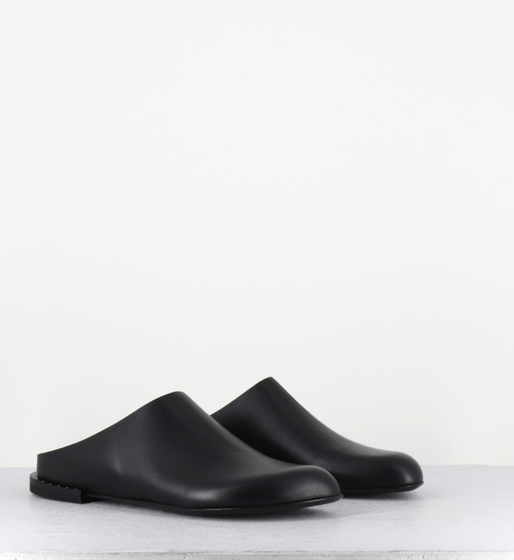 Mules en cuir noir plates - M6944 GARDA NERO