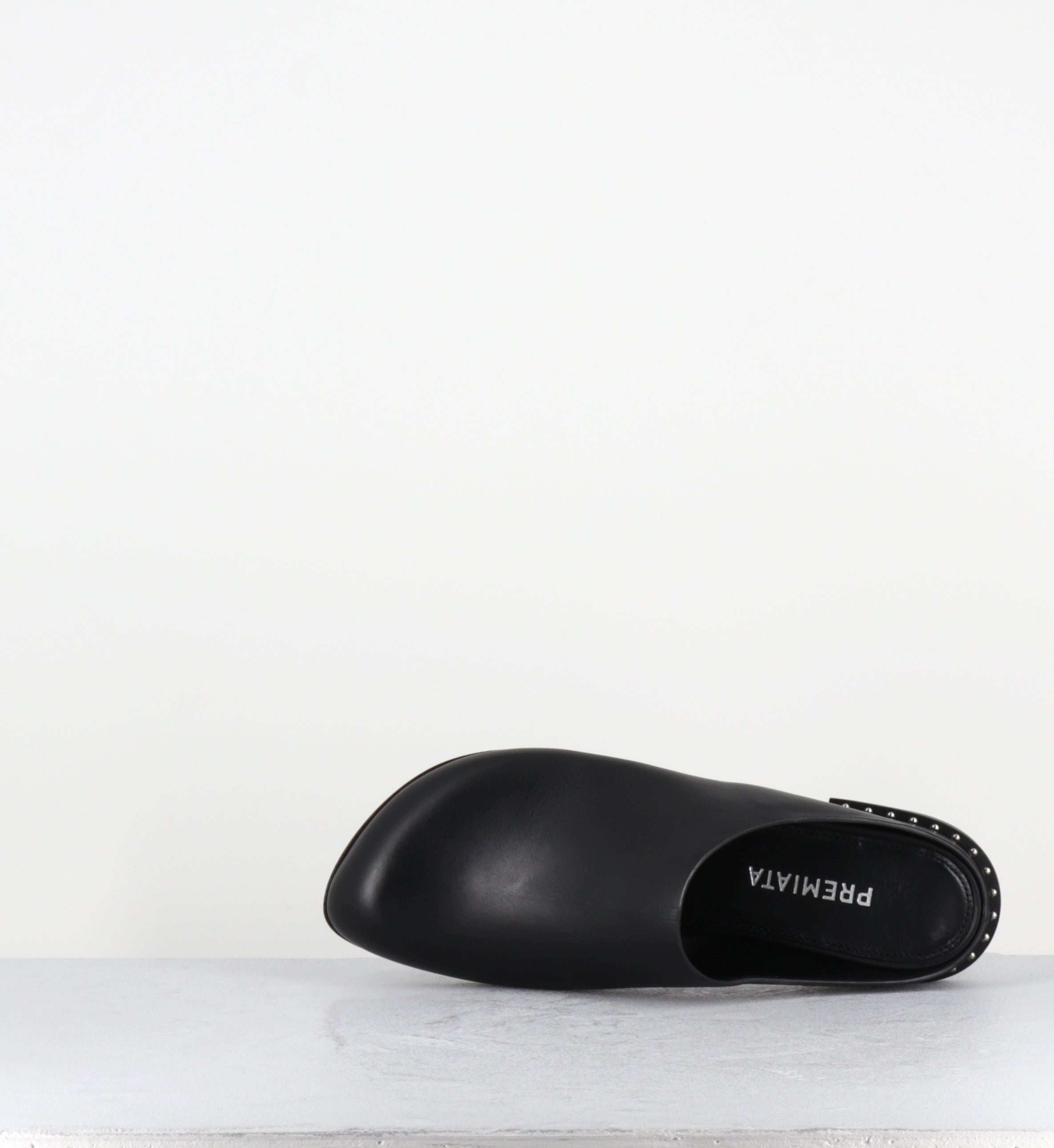 Mules en cuir noir plates - M6944 GARDA NERO