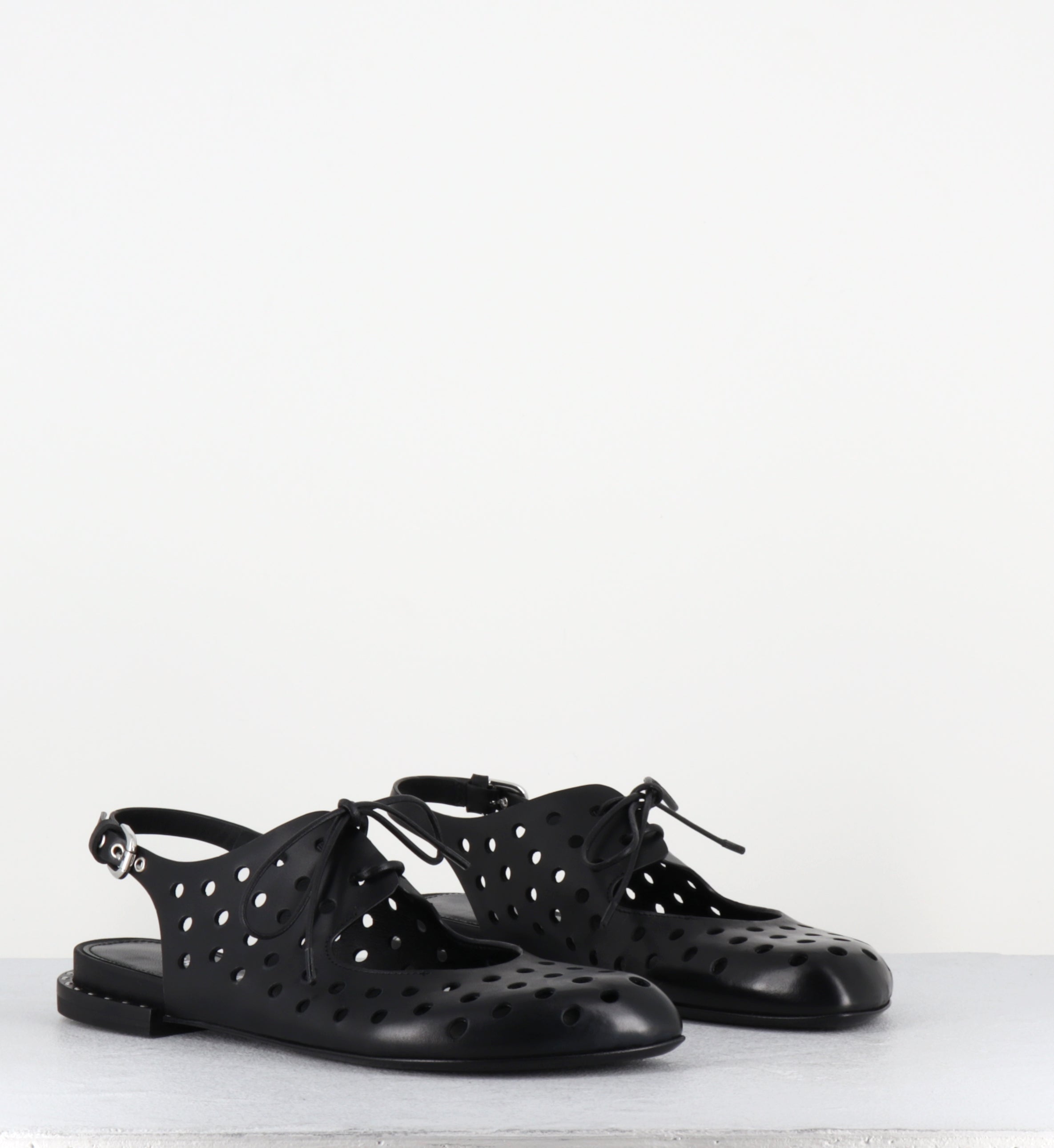 Chaussures en cuir noir ajouré - M6945 GOTEBORG NERO