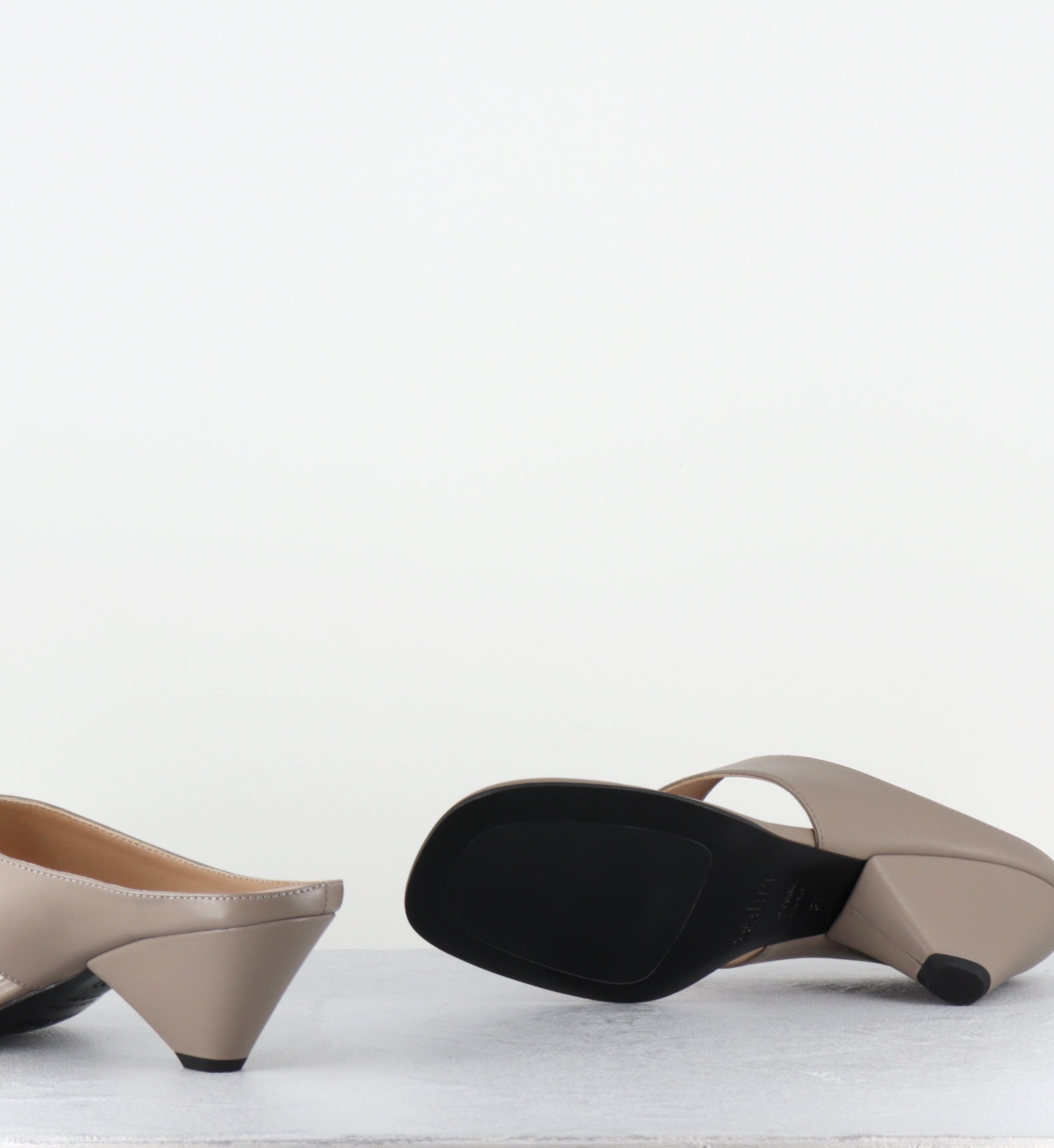 Mules tongs en cuir gris - S26360 NAPPA MALTO