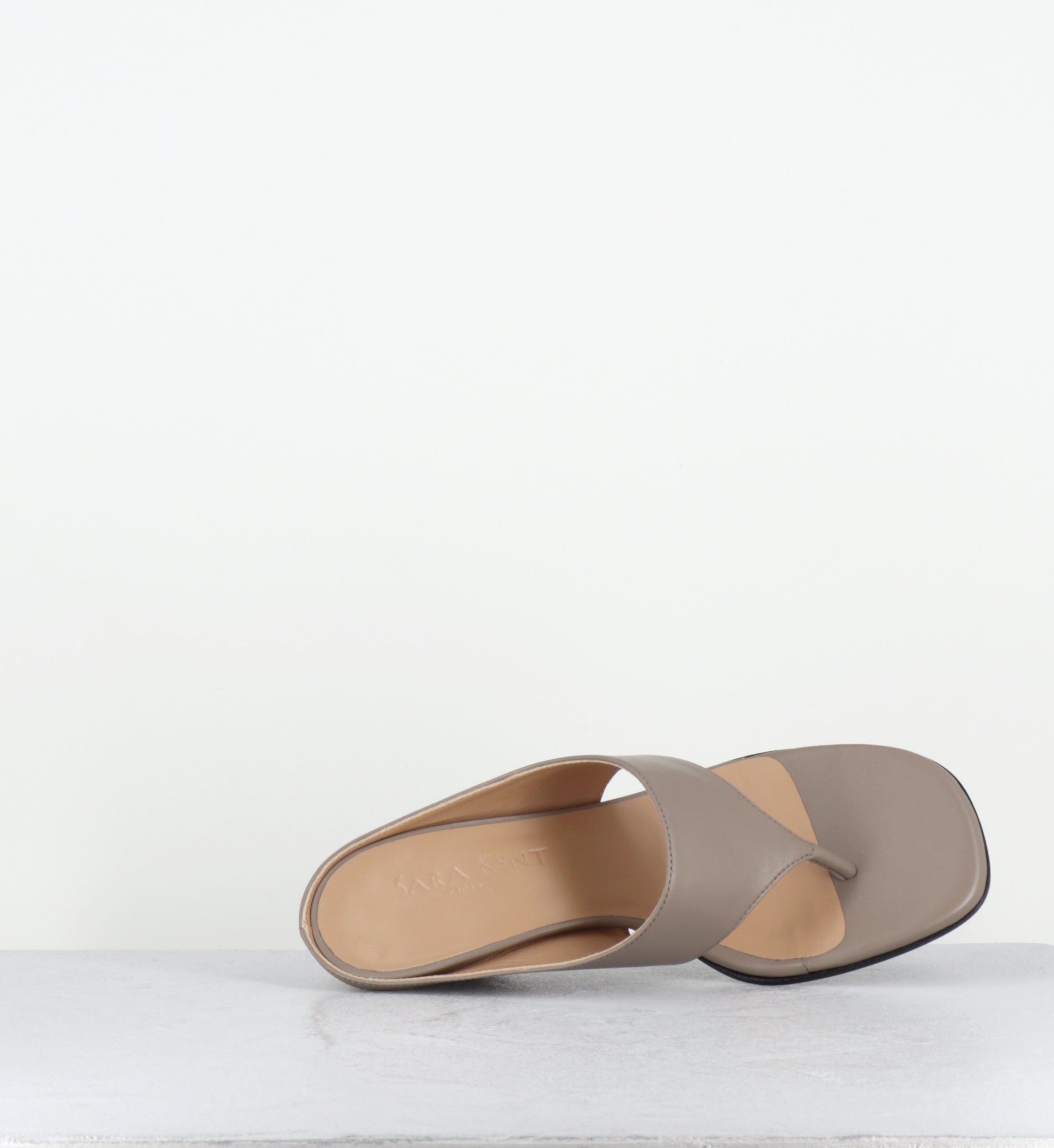 Mules tongs en cuir gris - S26360 NAPPA MALTO