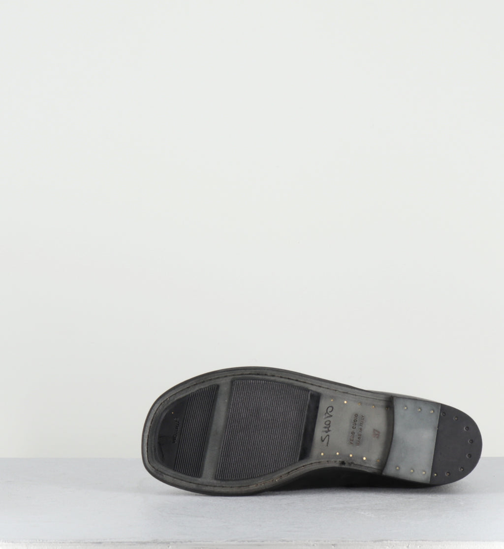 Bottines plates en cuir noir lavé - 51829 HORSE NAPPA NERO
