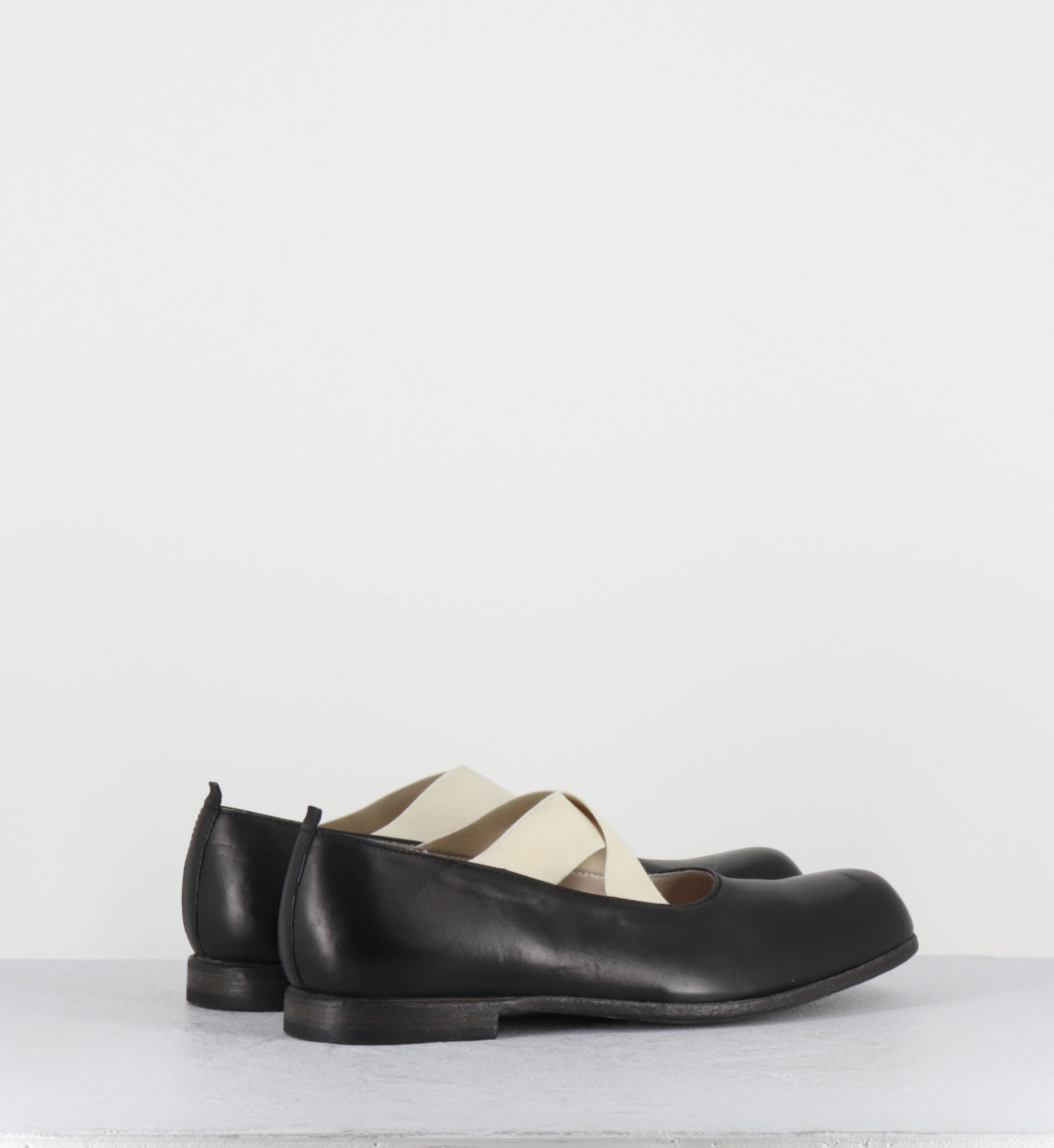 Ballerines en cuir noir à élastiques blancs - 9838 FOULARD BEIGE NERO