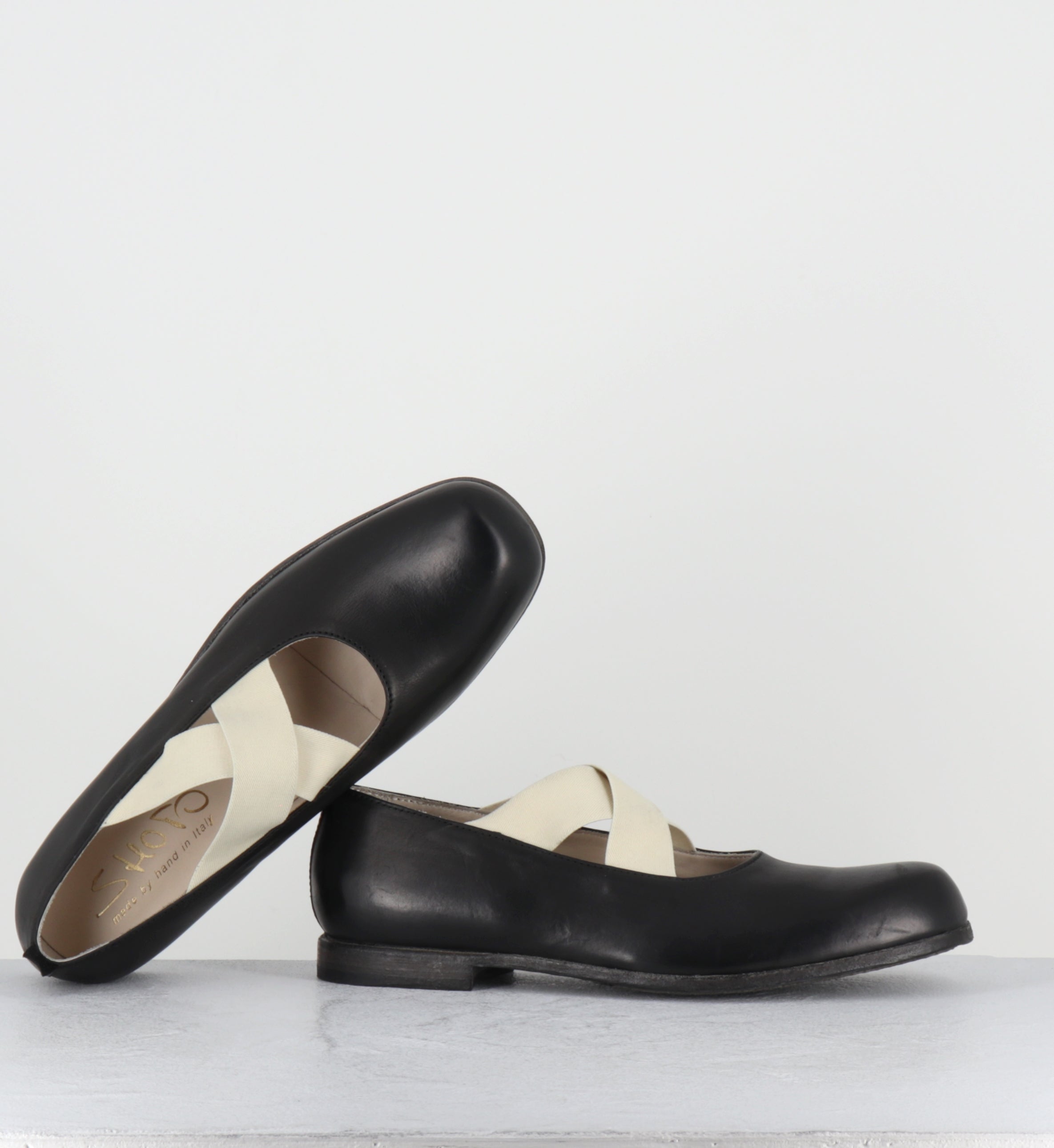 Ballerines en cuir noir à élastiques blancs - 9838 FOULARD BEIGE NERO