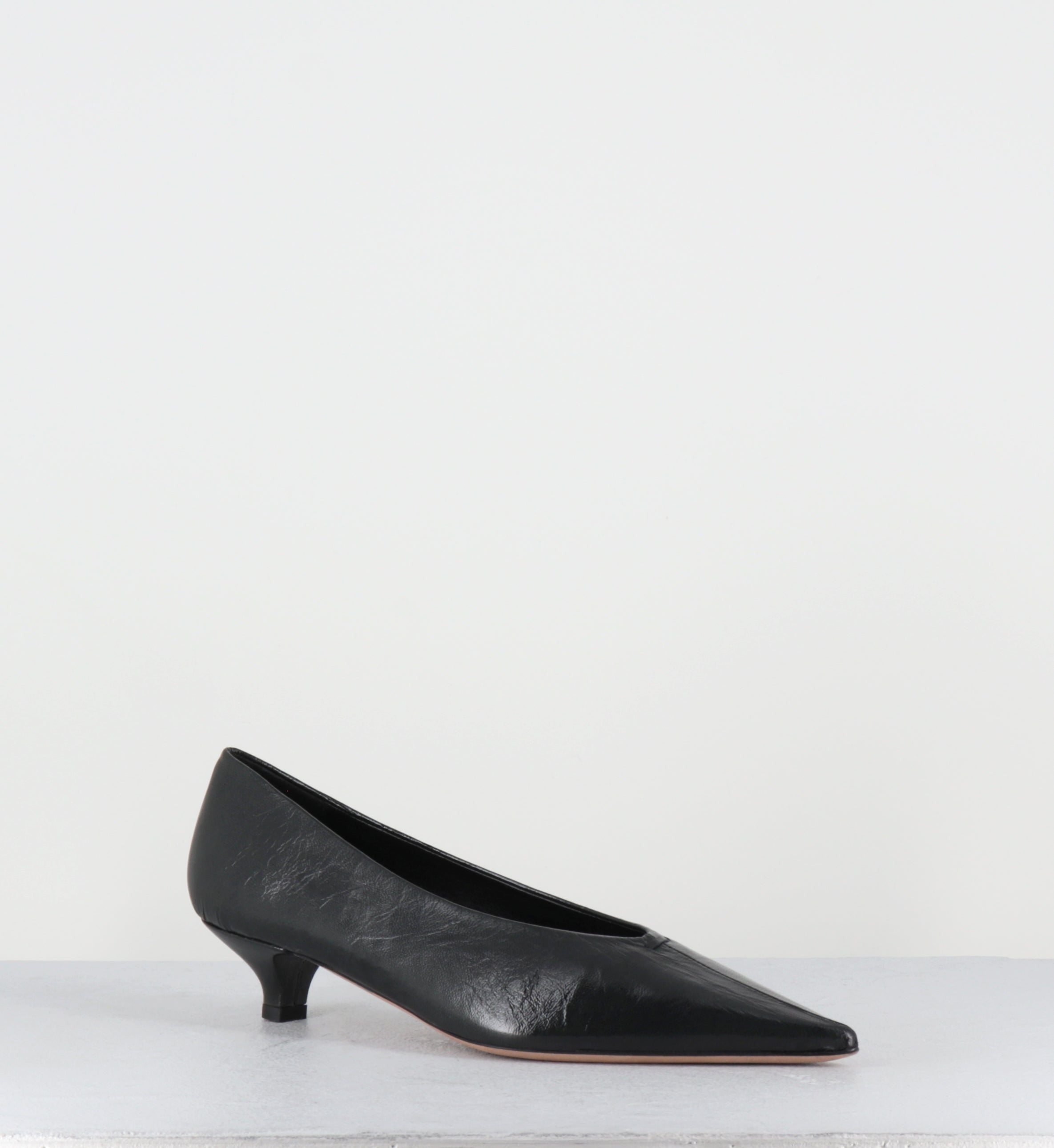 Escarpins pointus en cuir gris petit talon - VESTAX LATEX GRIGIO