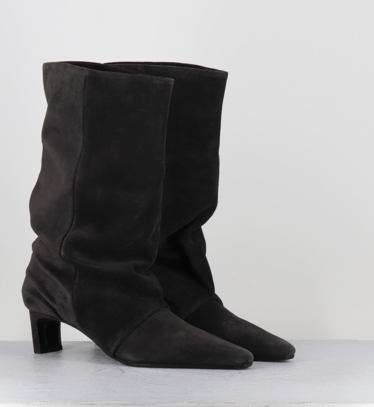 Bottes froissé en daim gris - VILIA SILK PEPE