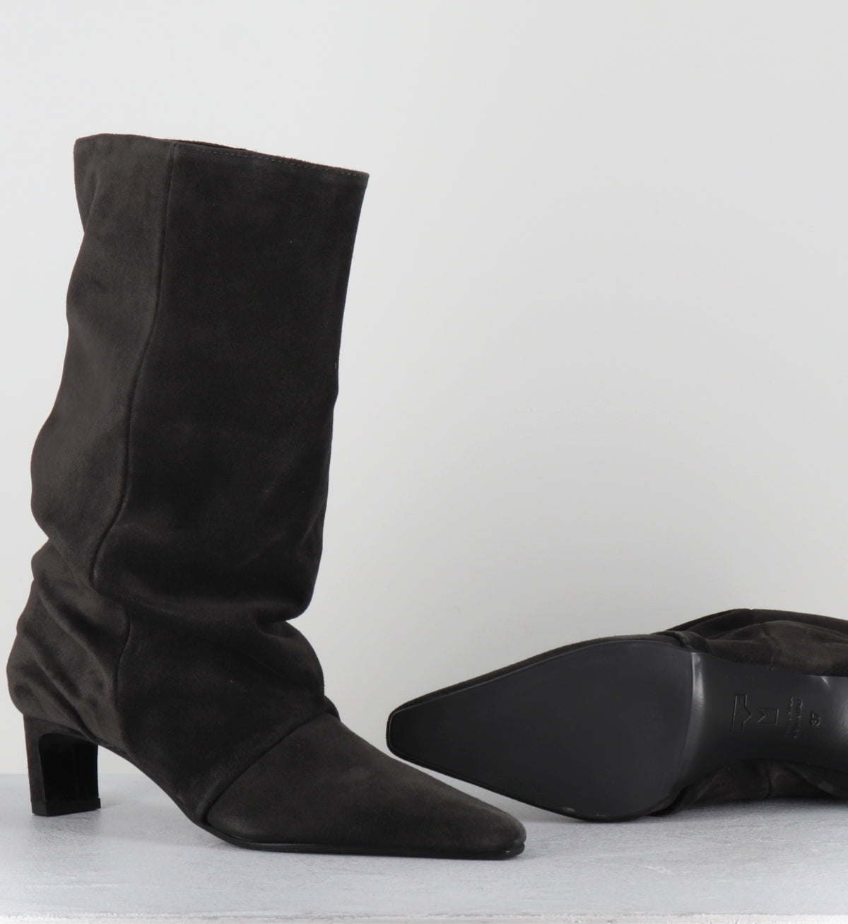 Bottes froissé en daim gris - VILIA SILK PEPE
