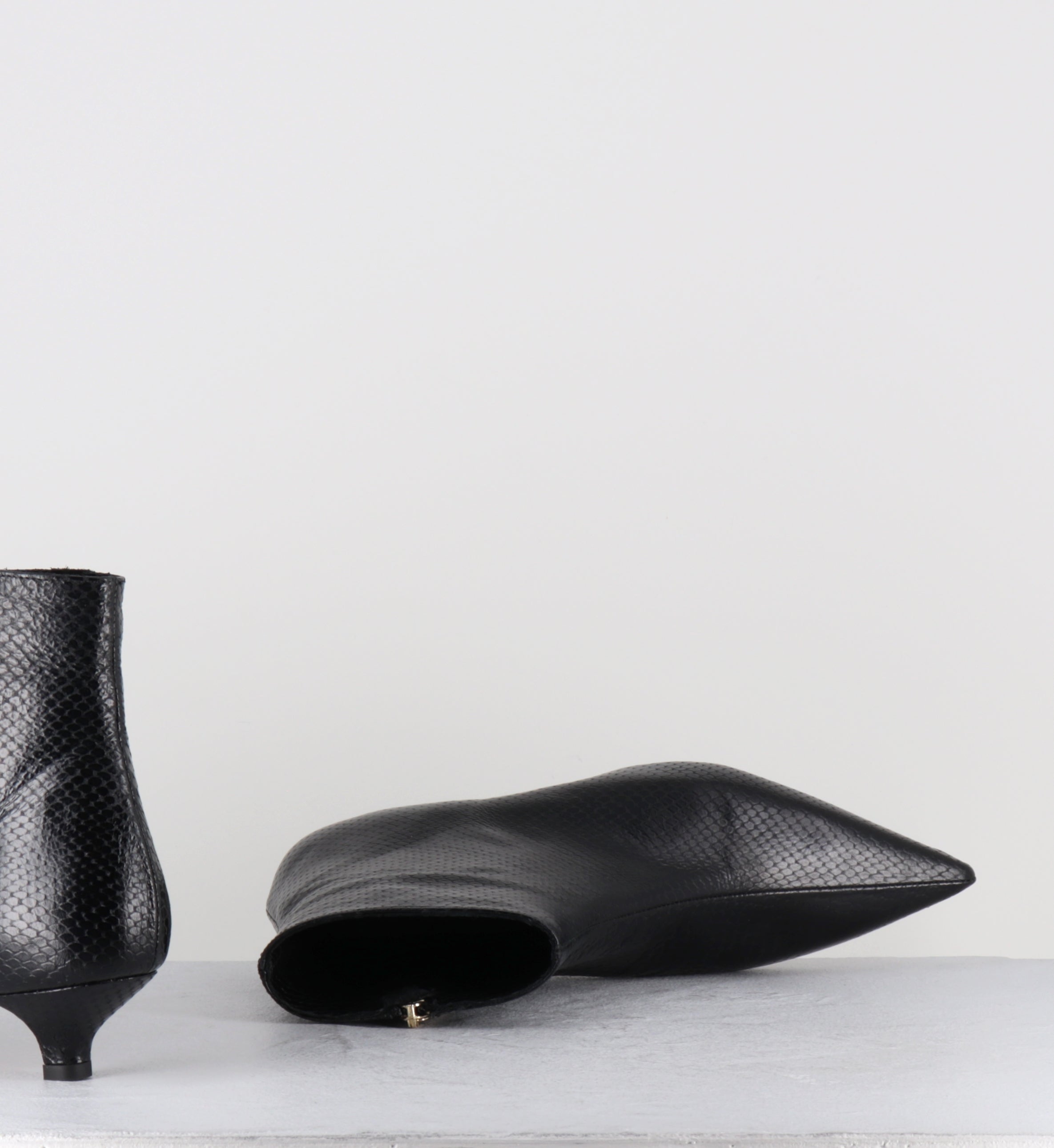 Boots pointues petit talon python noir - VITAX PITONE NERO