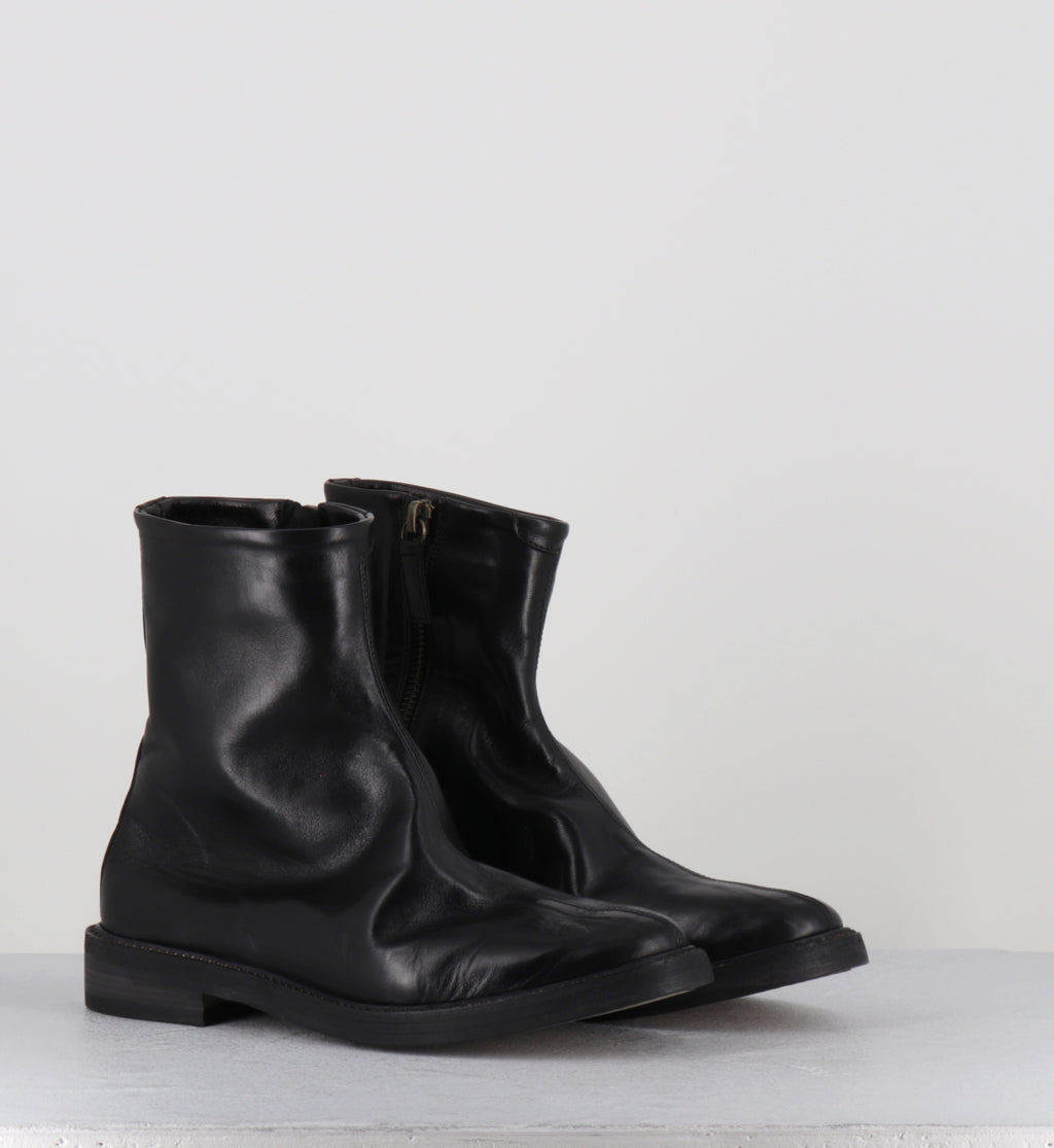 Bottines japosaises en cuir noir souple - BELEGIO BLACK SHEEP