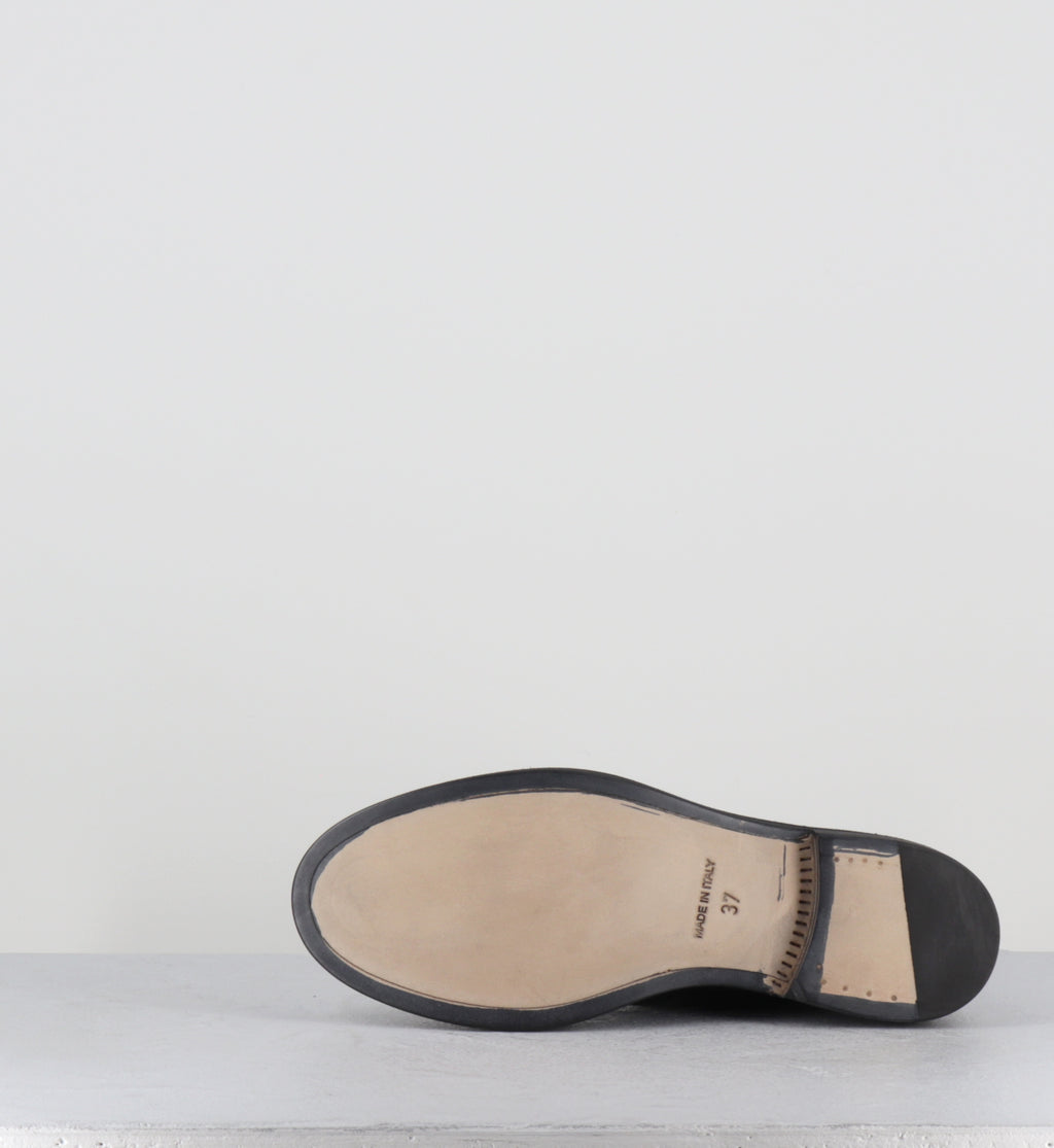 Bottines japosaises en cuir noir souple - BELEGIO BLACK SHEEP