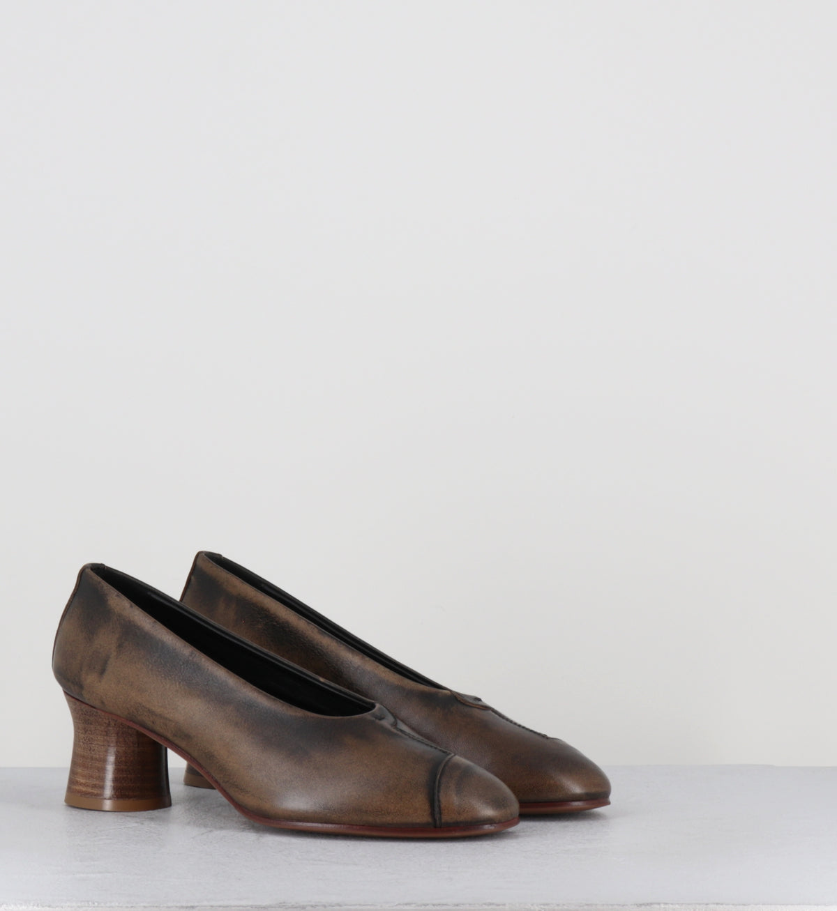 Escarpins en cuir marron distressed - CODA BISCOTTO COWHIDE