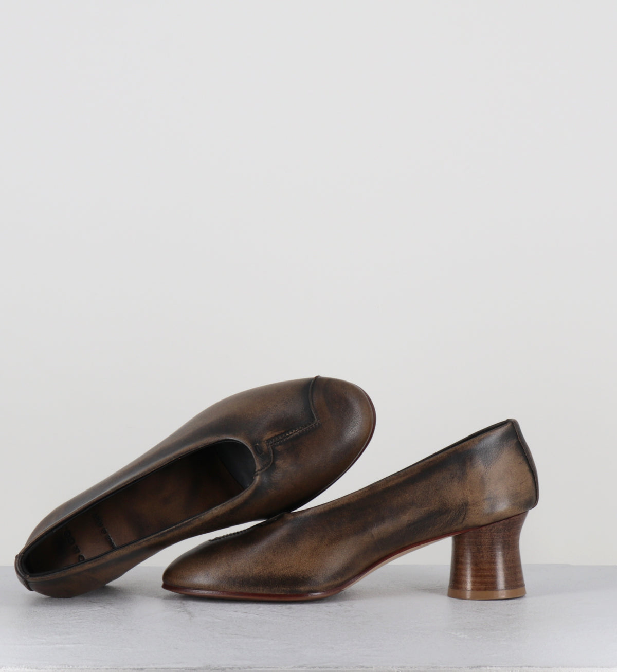 Escarpins en cuir marron distressed - CODA BISCOTTO COWHIDE