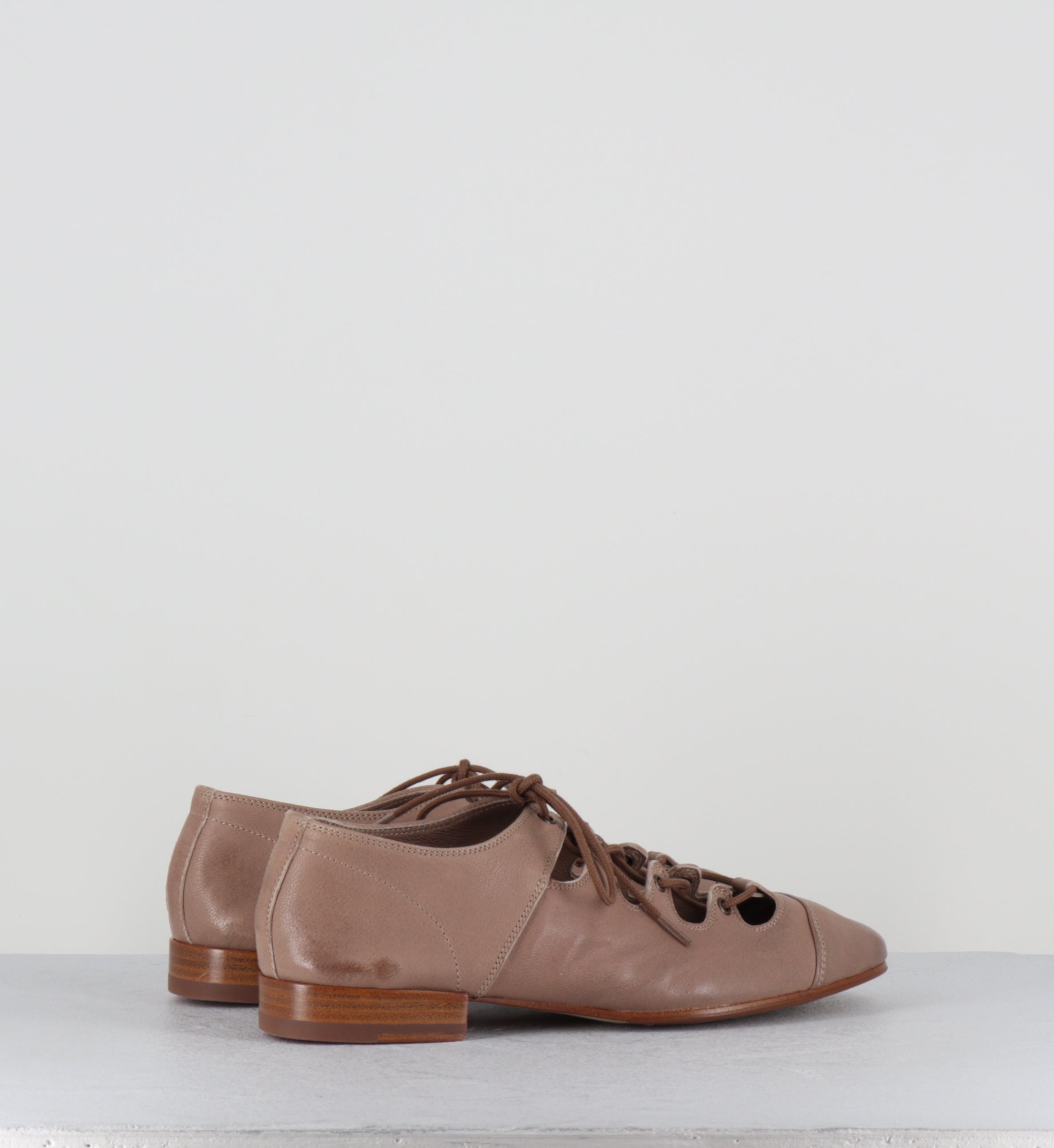 Ballerines à lacets en cuir vieux rose - GHILLE BEIGE SKIN