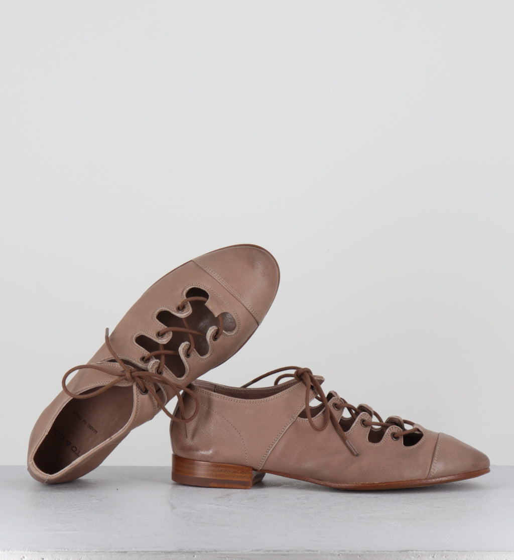 Ballerines à lacets en cuir vieux rose - GHILLE BEIGE SKIN