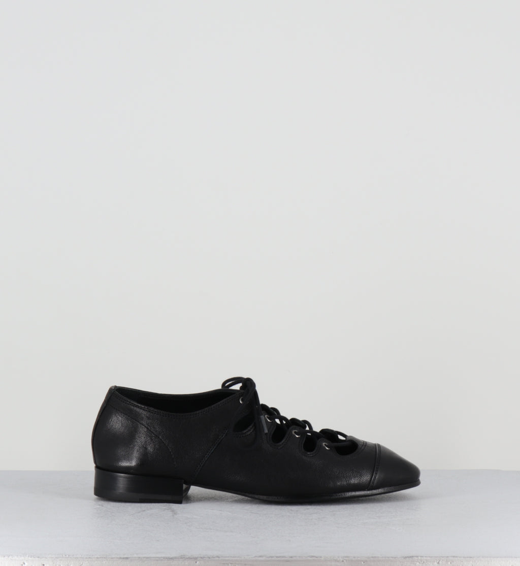 Ballerines à lacets en cuir noir - GHILLE BLACK SKIN