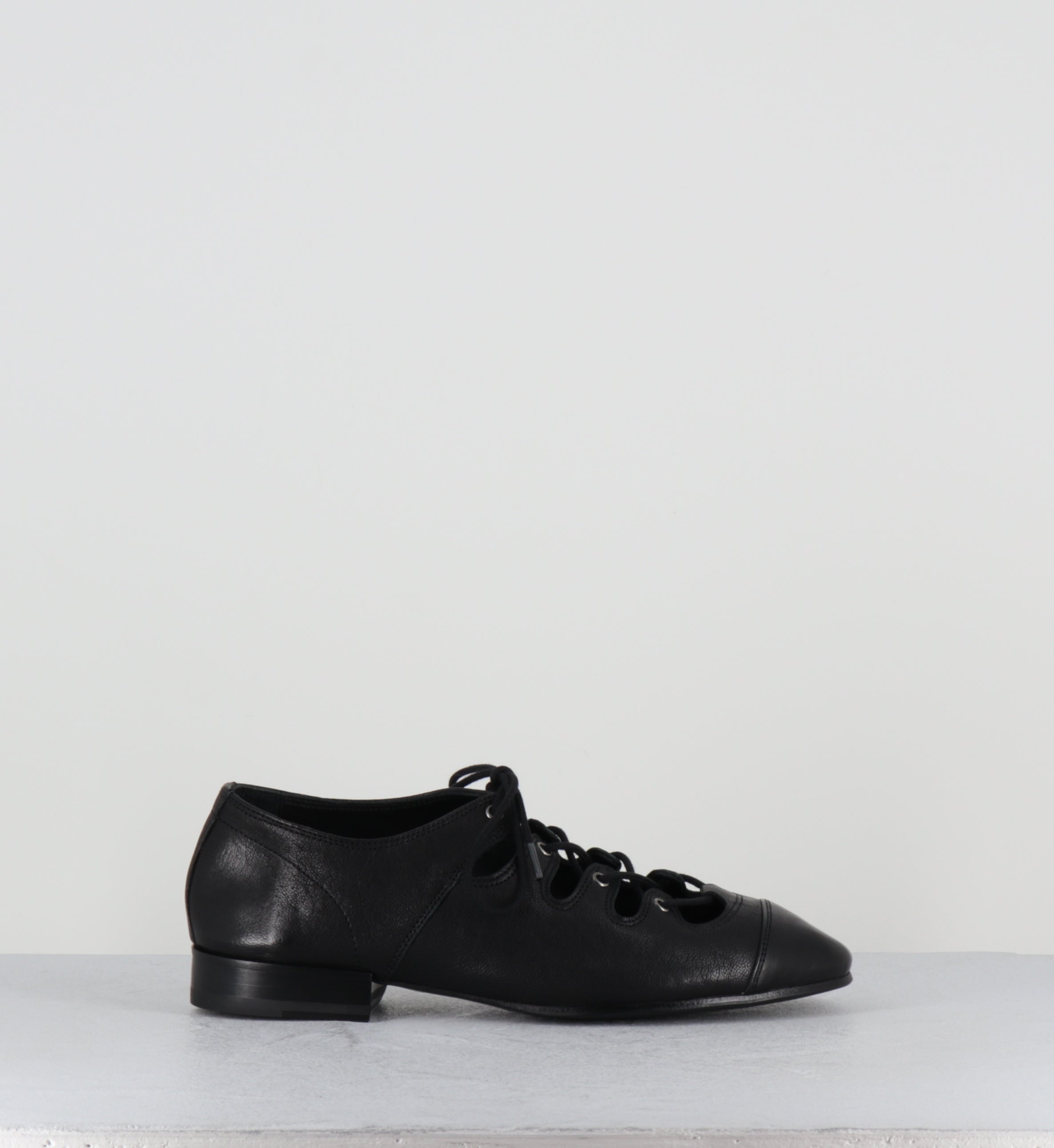 Ballerines à lacets en cuir noir - GHILLE BLACK SKIN