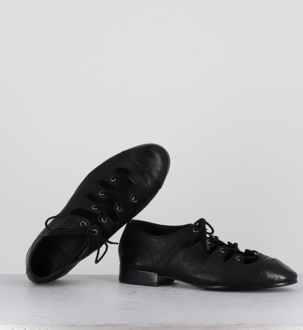 Ballerines à lacets en cuir noir - GHILLE BLACK SKIN