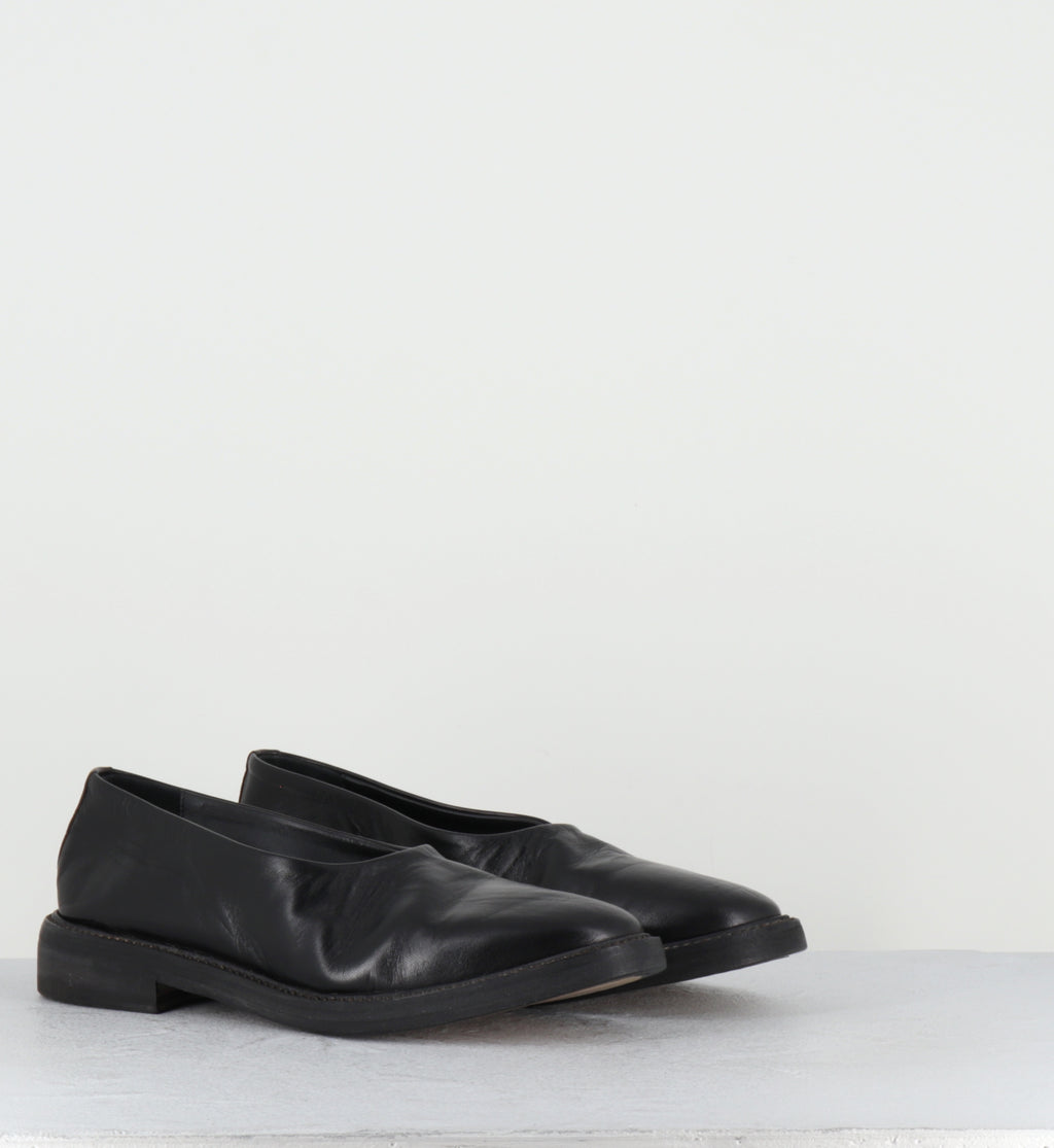 Ballerines japonaises en cuir noir - MORPUMP BLACK SHEEP